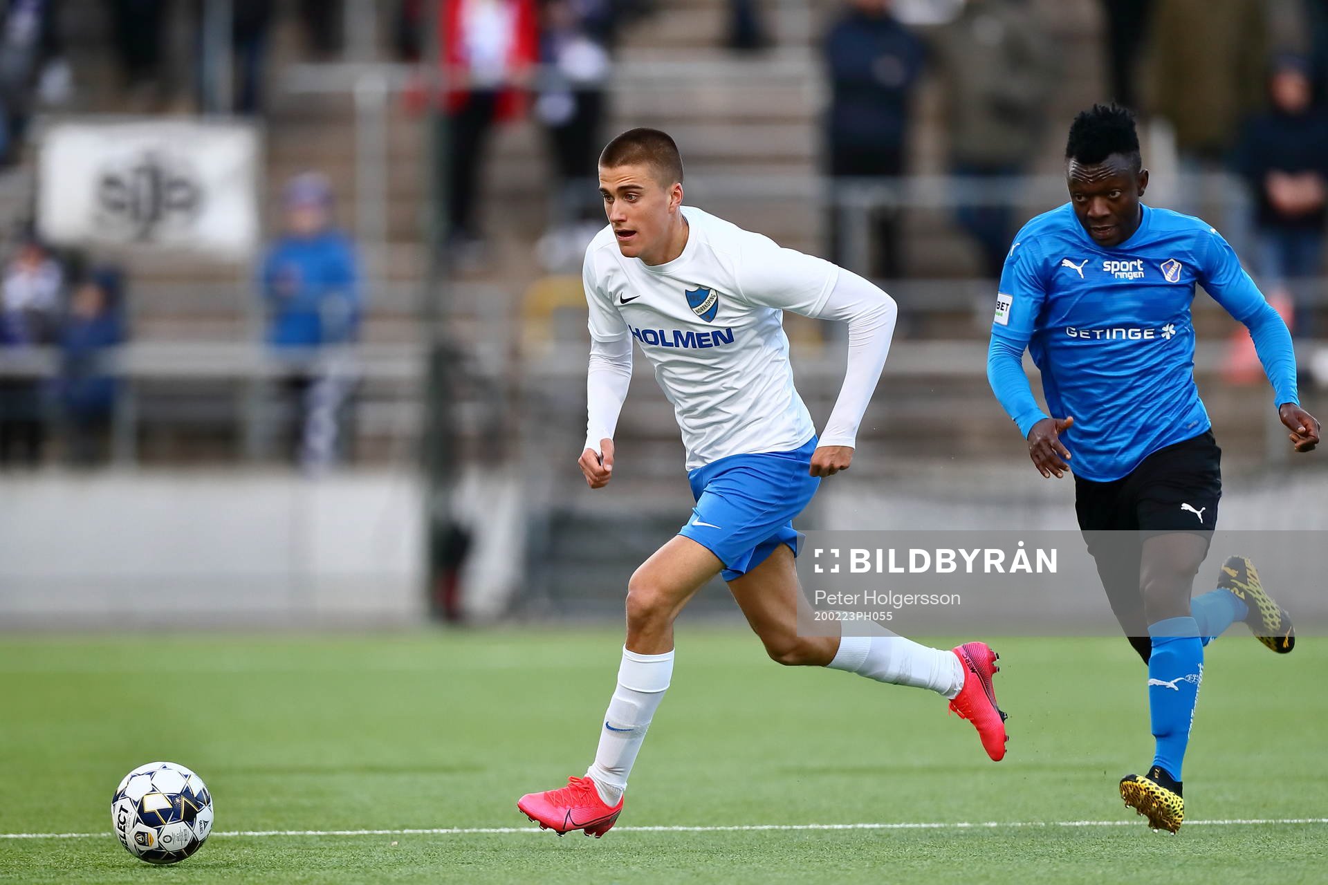 IFK Norrköpings Carl Björk och Halmstads Thomas Boakye