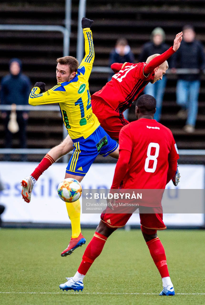 Eskilsminnes Casper Seger i nickduell med Östersunds Simon