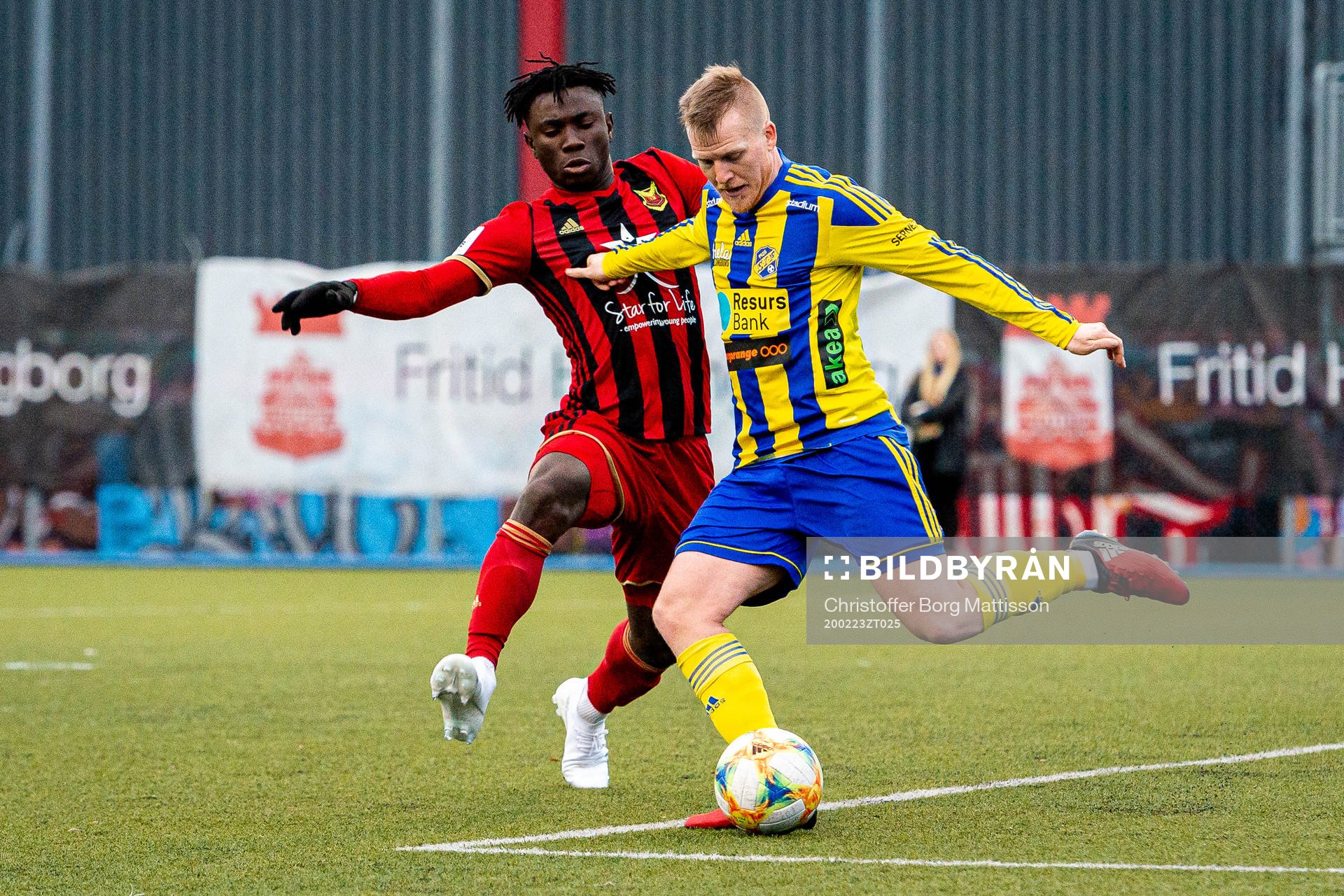 Östersunds Jordan Attah Kadiri och Eskilsminnes Victor