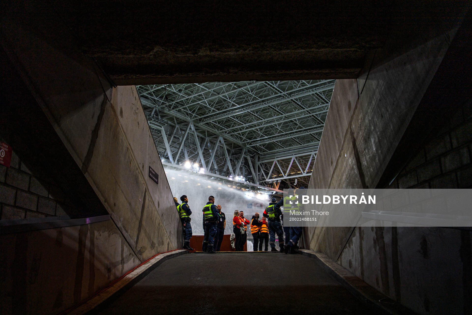 Ordningsvakter och personal på Tele2 Arena