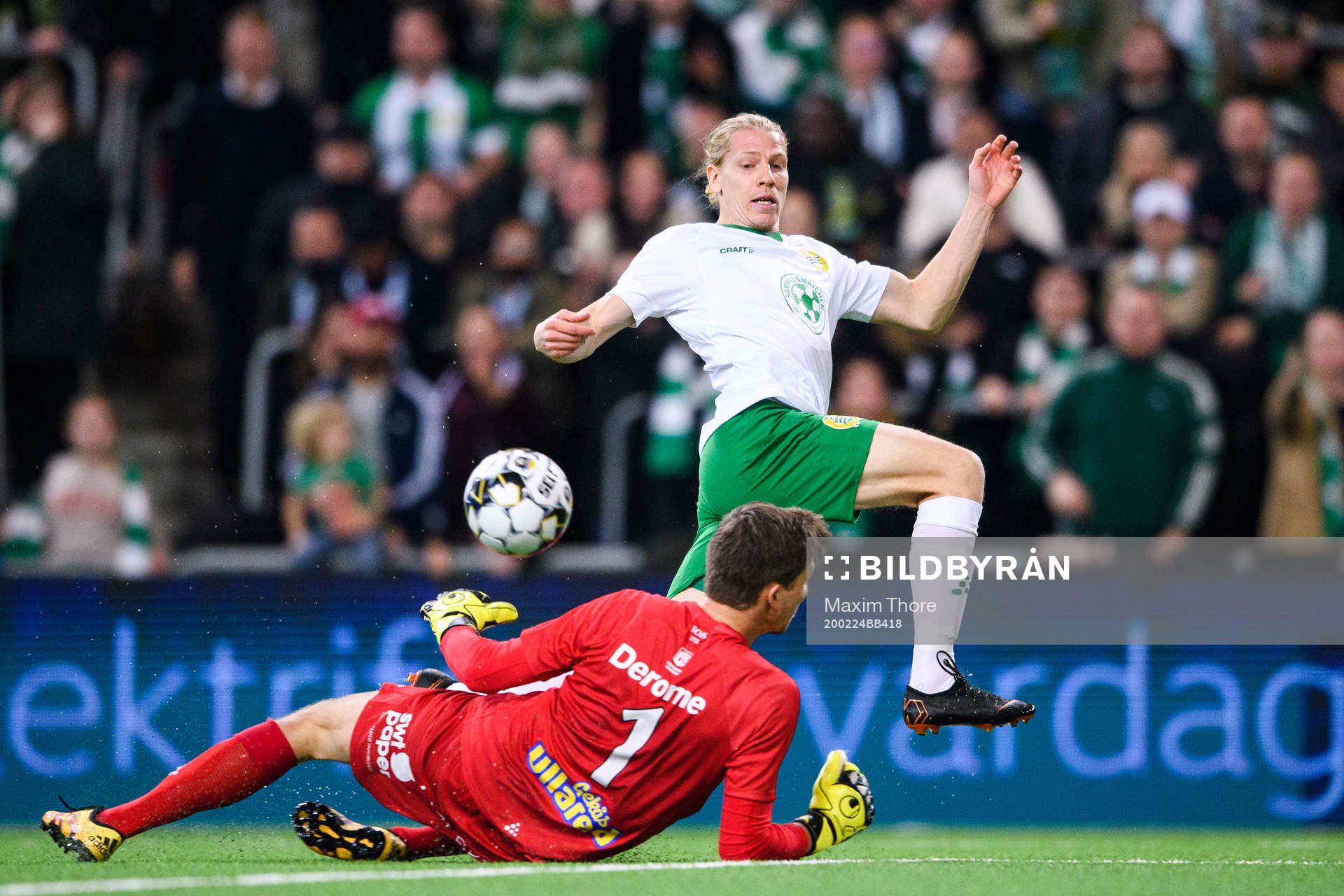 Hammarbys Gustav Ludwigson och Varbergs målvakt August