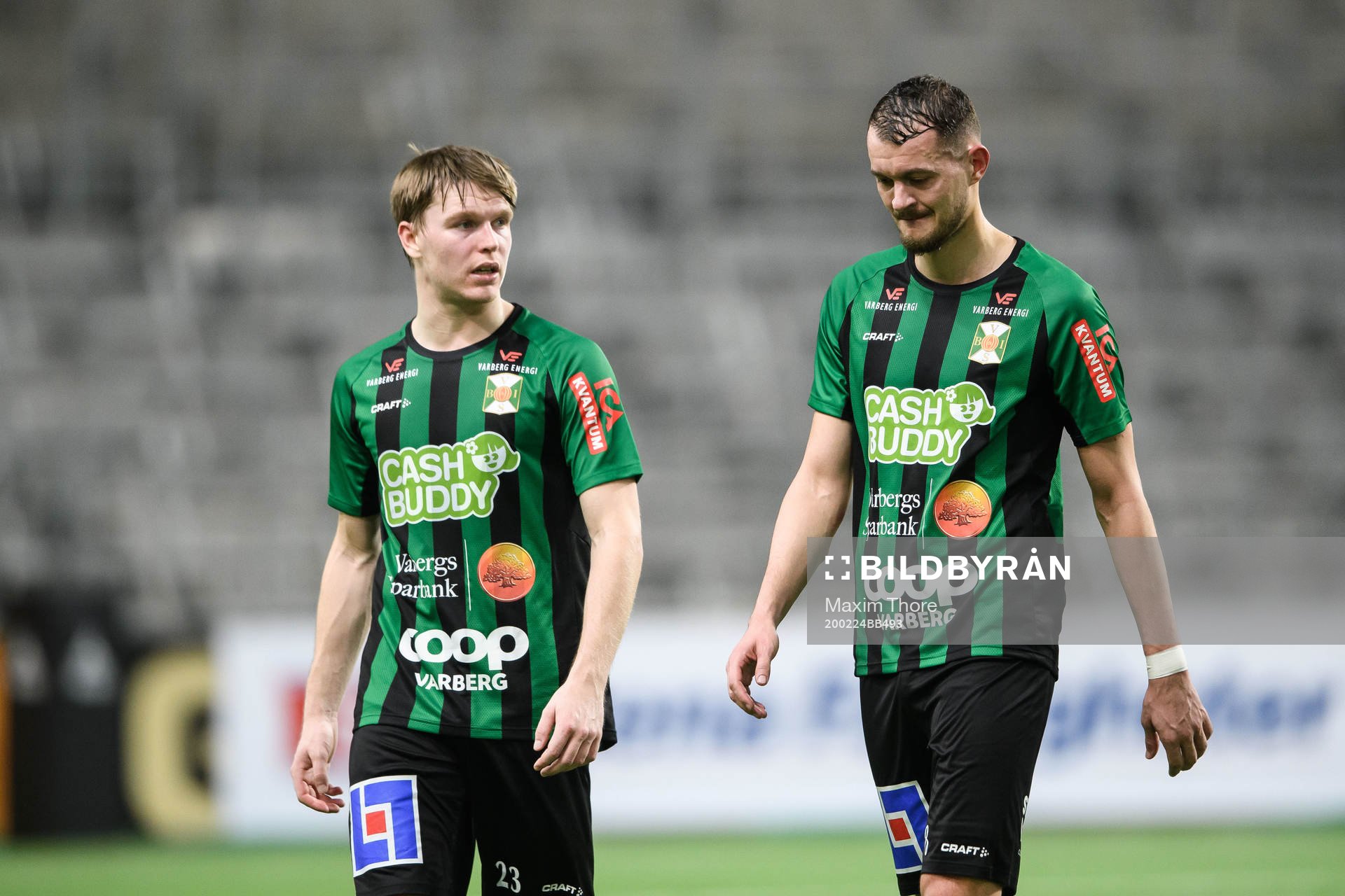 Varbergs Anton Liljenbäck och Astrit Seljmani deppar