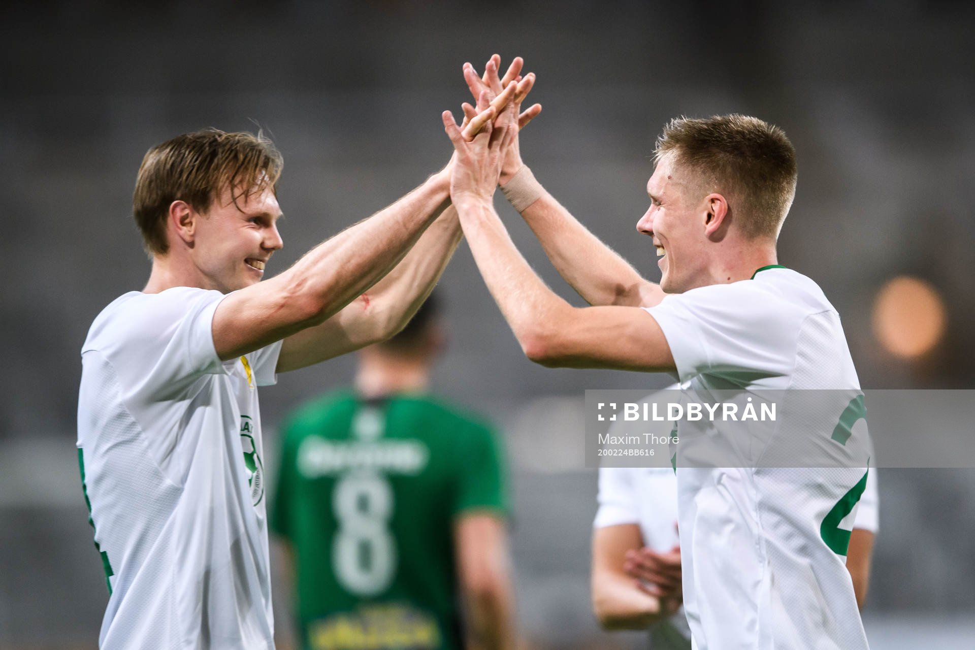 Hammarbys Tim Söderström och Aron Johannsson jublar