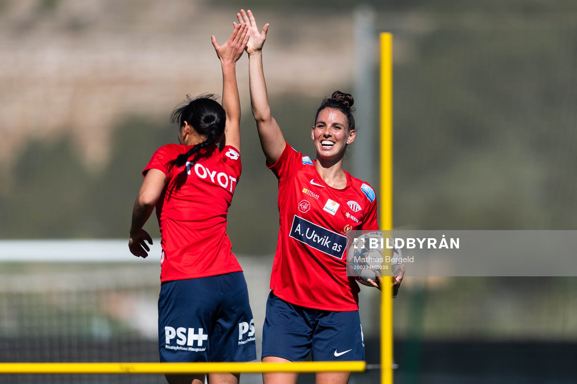 Ylinn Tennebø and Emma Rolston of Avaldsnes