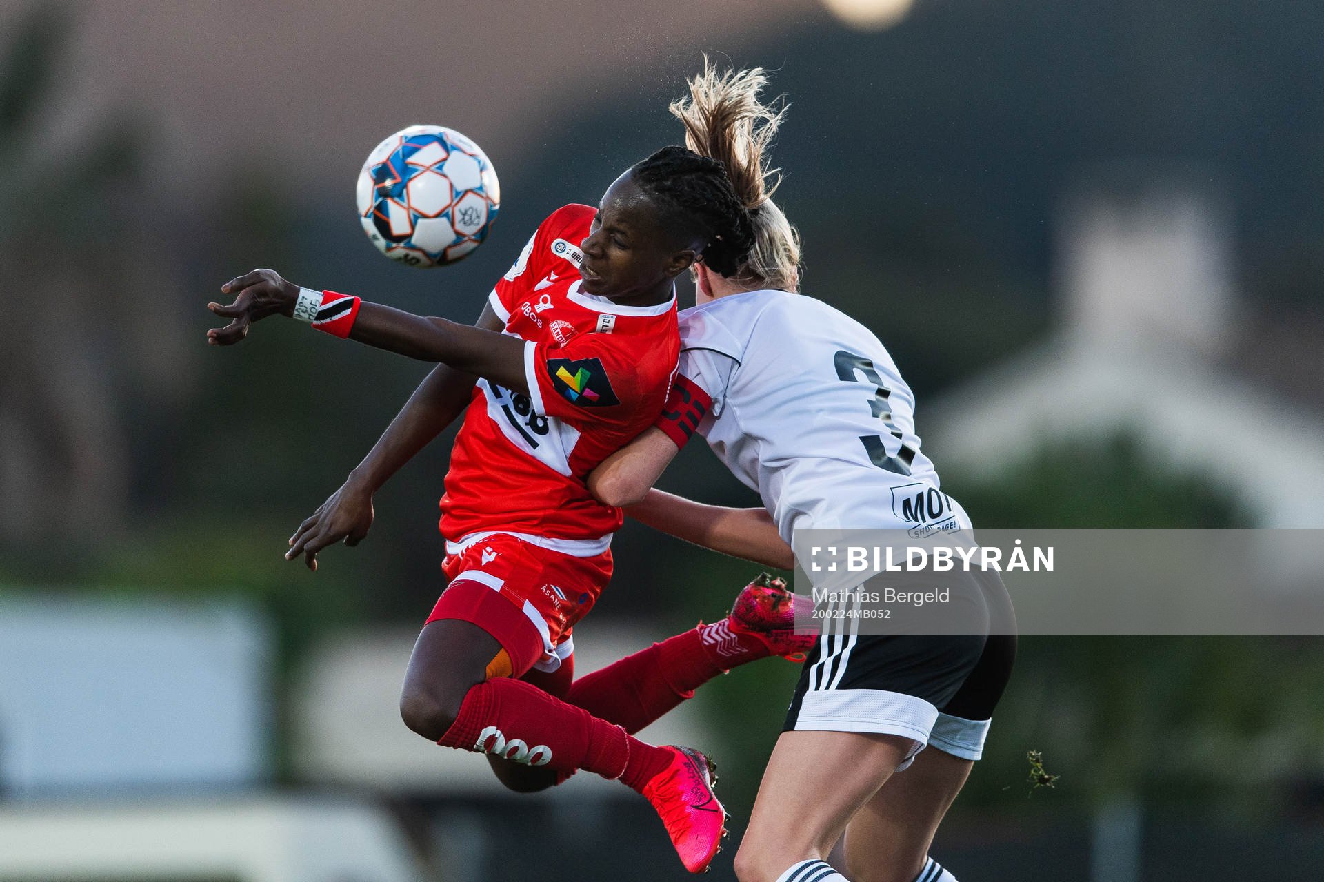 Kennya Cordner of Sandviken and Mali Næss of Rosenborg