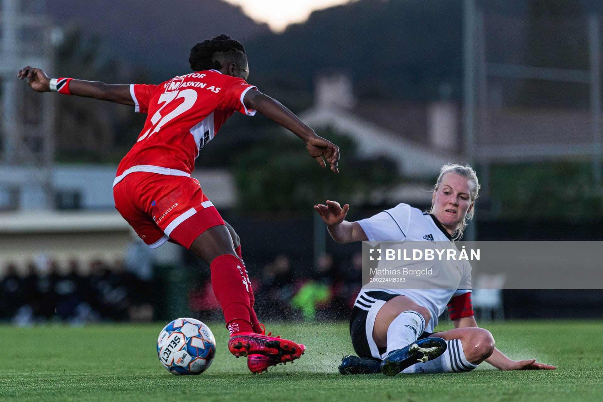 Kennya Cordner of Sandviken and Mali Næss of Rosenborg