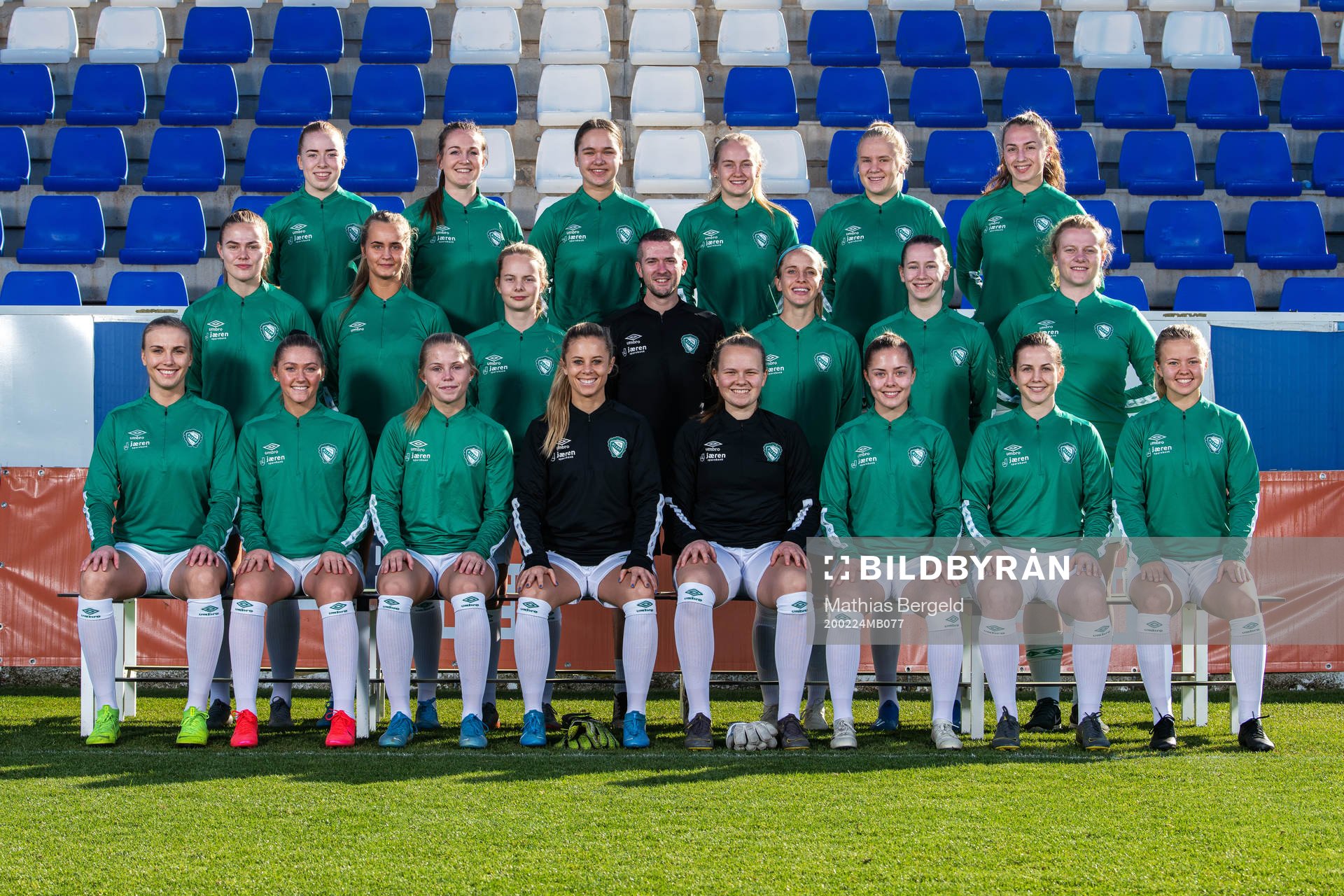 Klepp poses for a team photo on February 24, 2020 in La Manga. Top row from the left: Marie Hella Andresen, Hege Hansen, Ingrid Synnøve Nødland, Ingeborg Lye Skretting, Julie Austdal and Matilde Alsaker Rogde. Middle row: Marthine Østenstad, Emma Braut Brunes, Miriam Byberg, Nick Loftus, head coach, Nicole Leslie Stanton, Elisabeth Terland and Susanne Vistnes. Bottom row: Marte Kristine Gjellan Leine, Madeleine Hille Mellemstrand, Kaja Karlsen, goalkeeper Adelaide Anne Gay, goalkeeper Amalie Reed Kolnes, Sofie Bjørnsen, Tuva Hansen and Anette Snørteland Jensen.