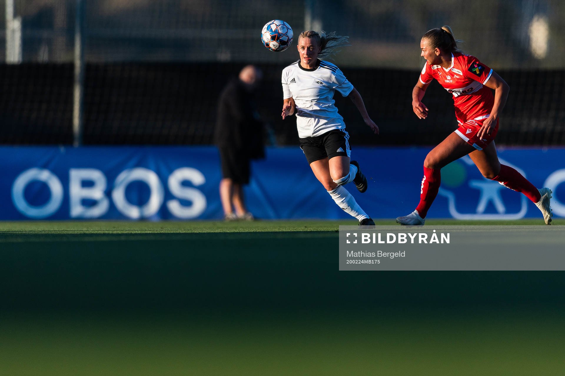 Maiken Bakke of Rosenborg and Malin Sunde of Sandviken
