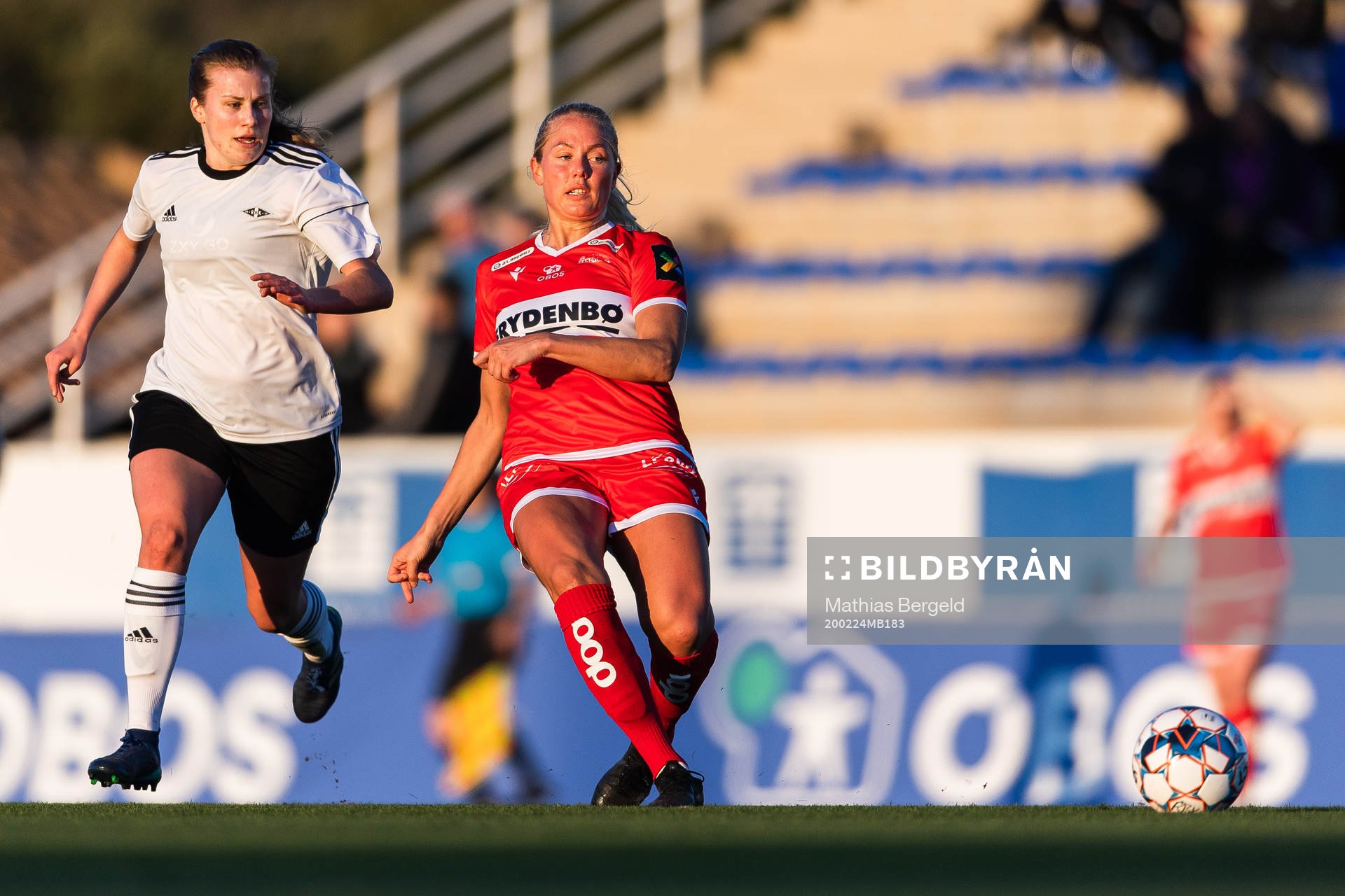 Cesilie Andreassen of Rosenborg and Guro Bergsvand of