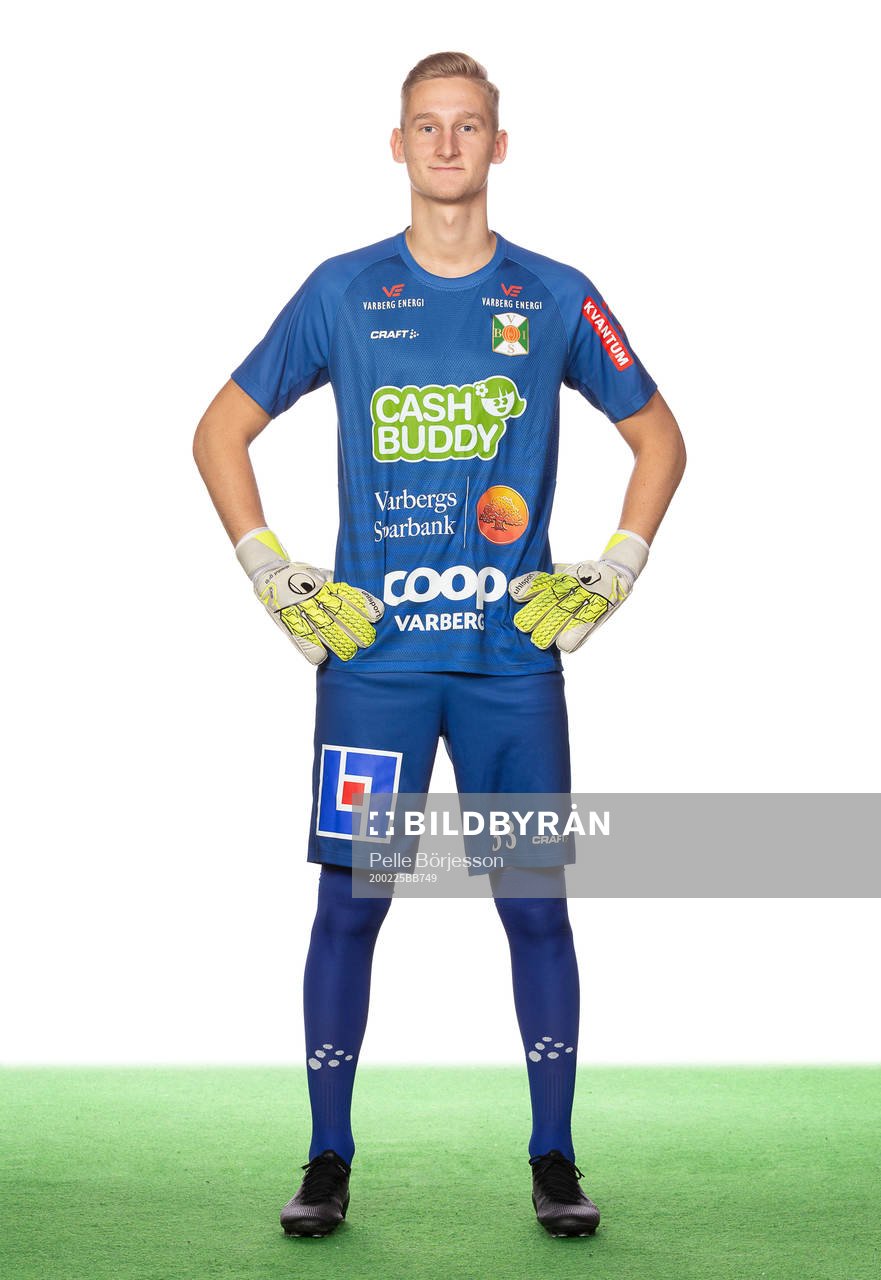 Varbergs målvakt Albin Svensson poserar för ett porträtt den 25 februari 2020 i Varberg.