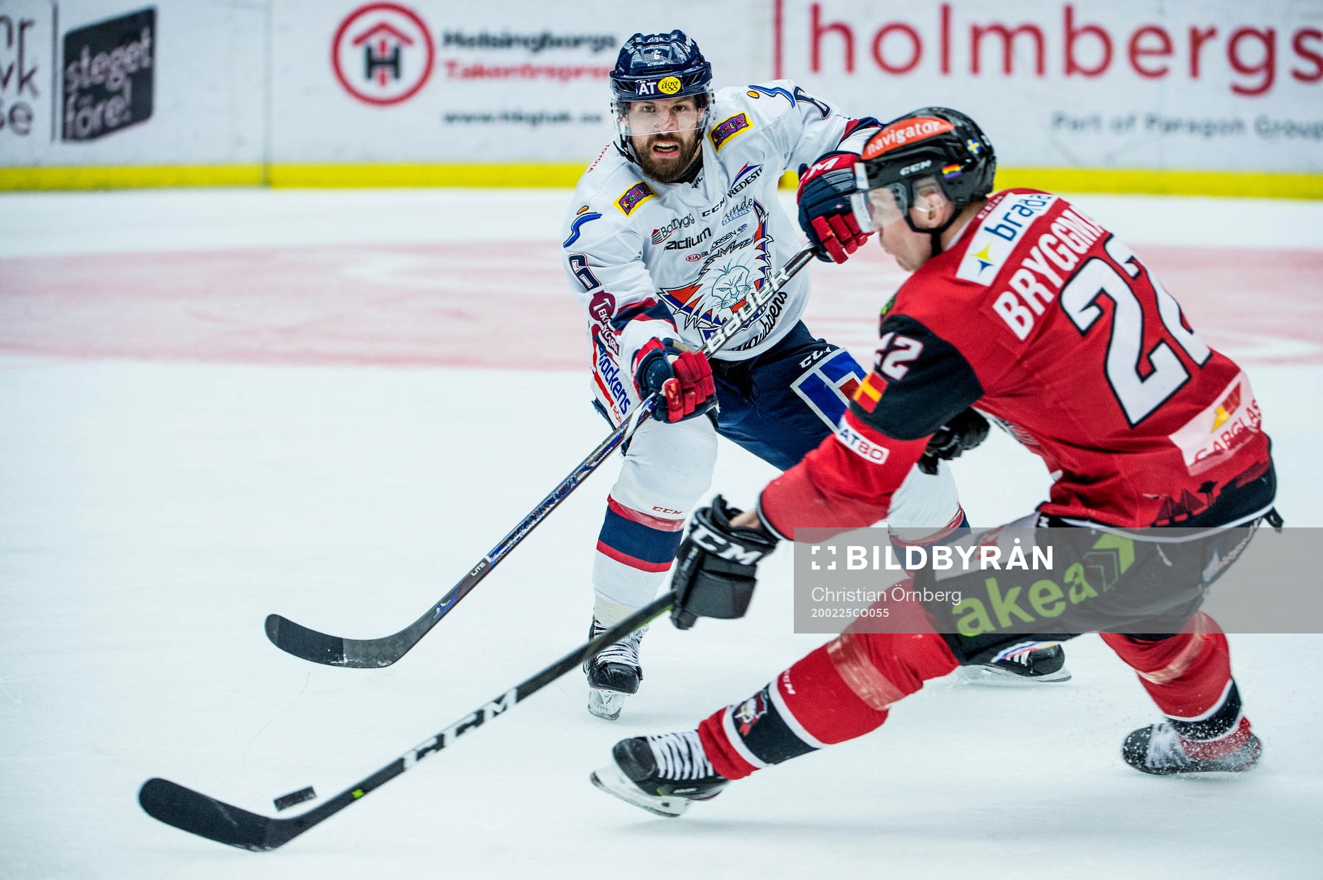 Linköpings Jonas Holös mot Malmö Redhawks Lars Bryggman