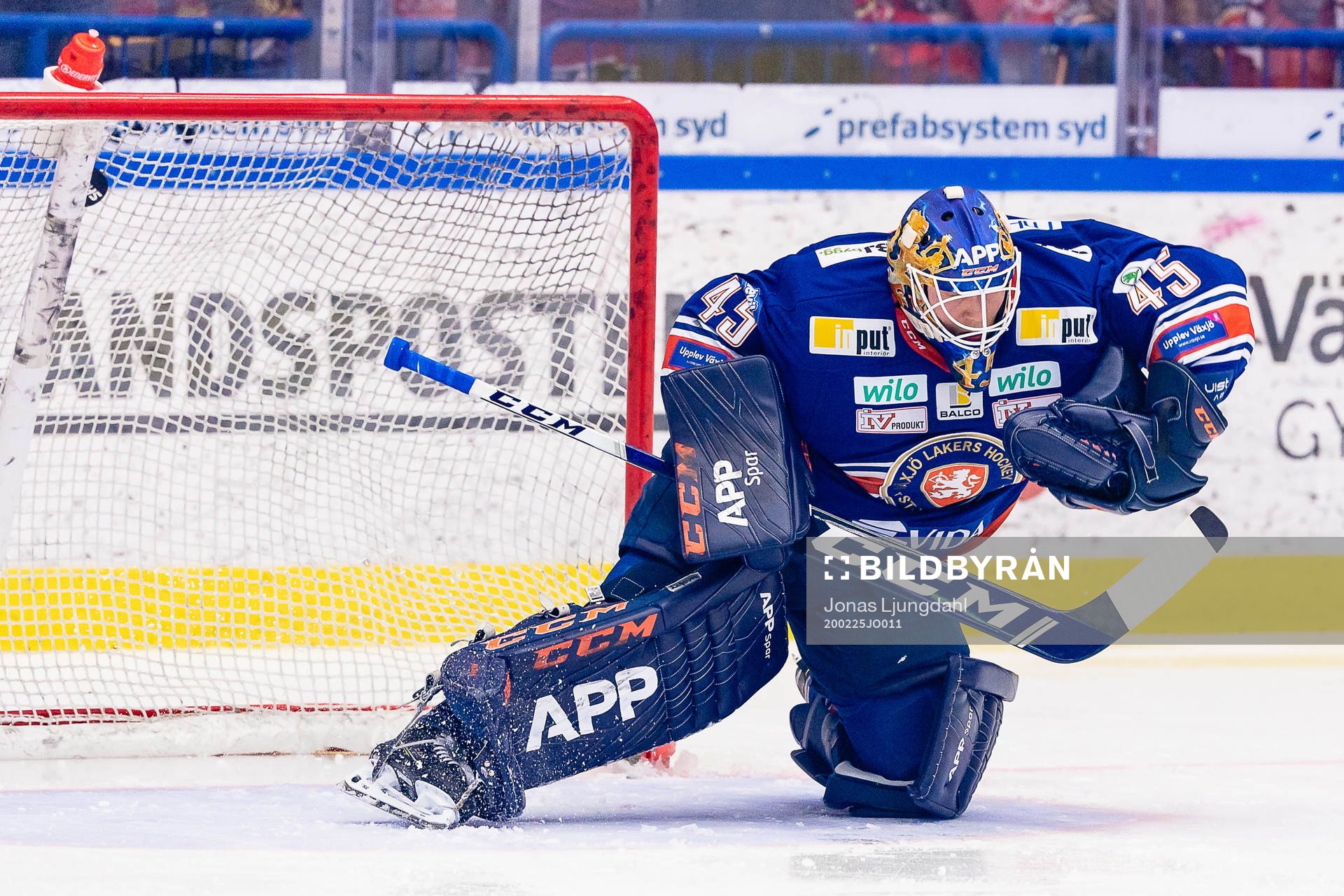 Luleås Emil Larsson (ej i bild) gör mål 0-1 bakom