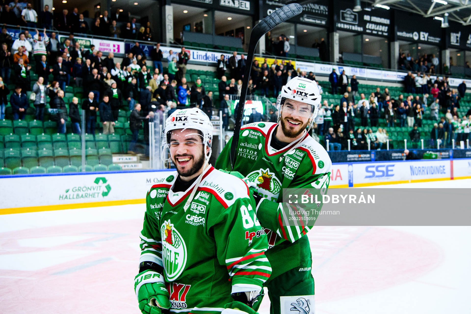 Rögles Chris Desousa och Eric Gelinas jublar