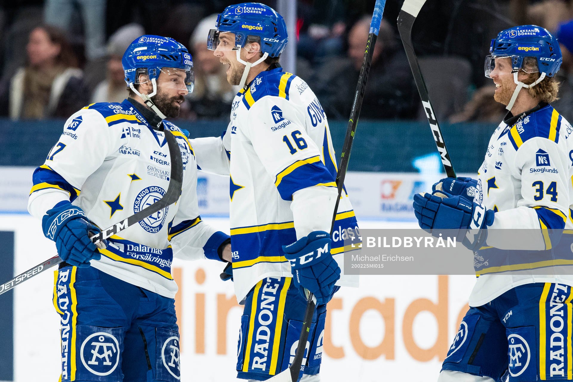 Leksands Daniel Gunnarsson jublar med lagkamrater