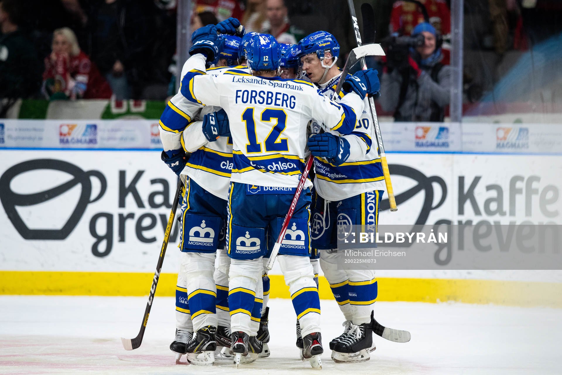 Leksands Lucas Nordsäter jublar med lagkamrater