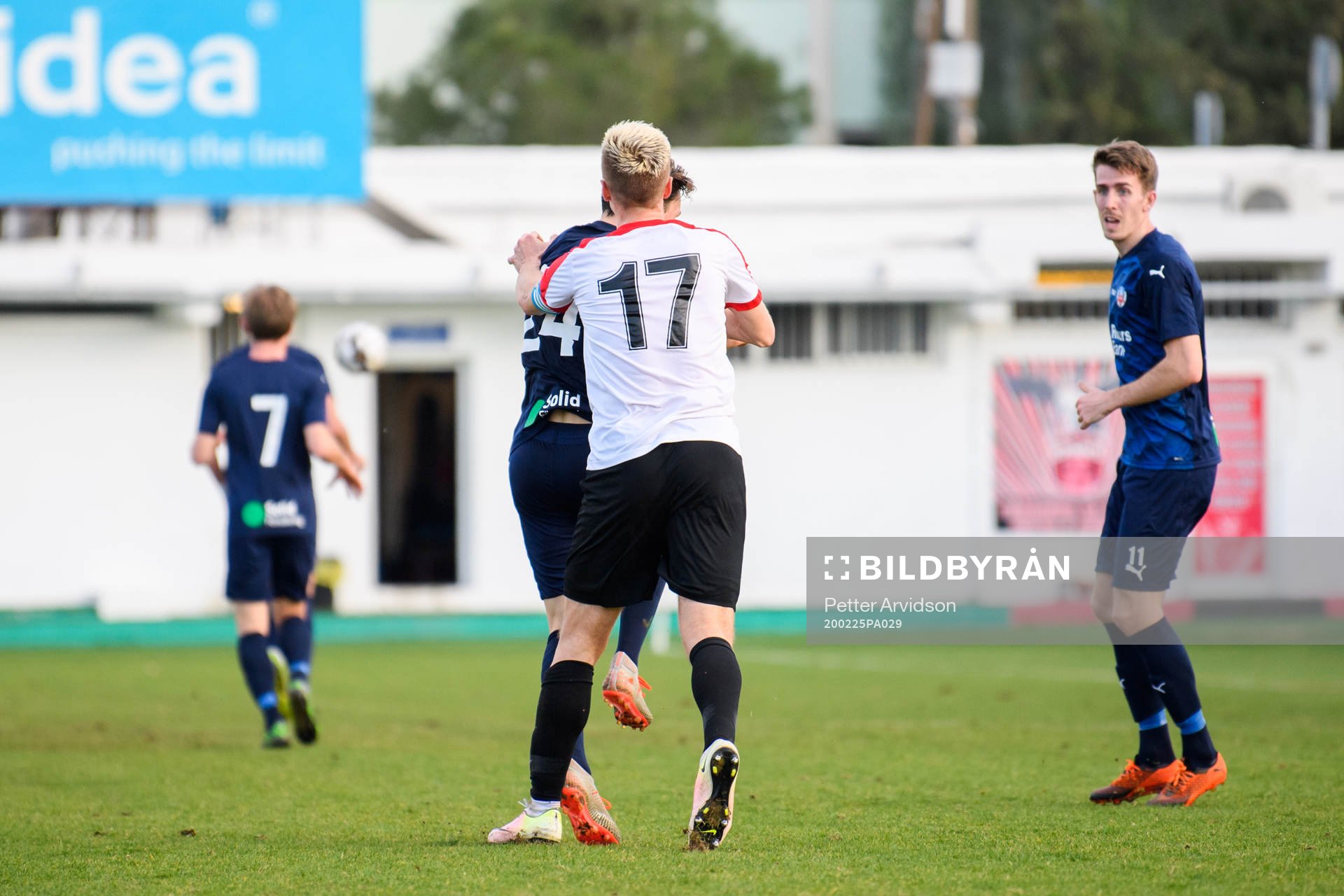 Tekstilshchiks Denis Fomin puttar Helsingborgs Filip
