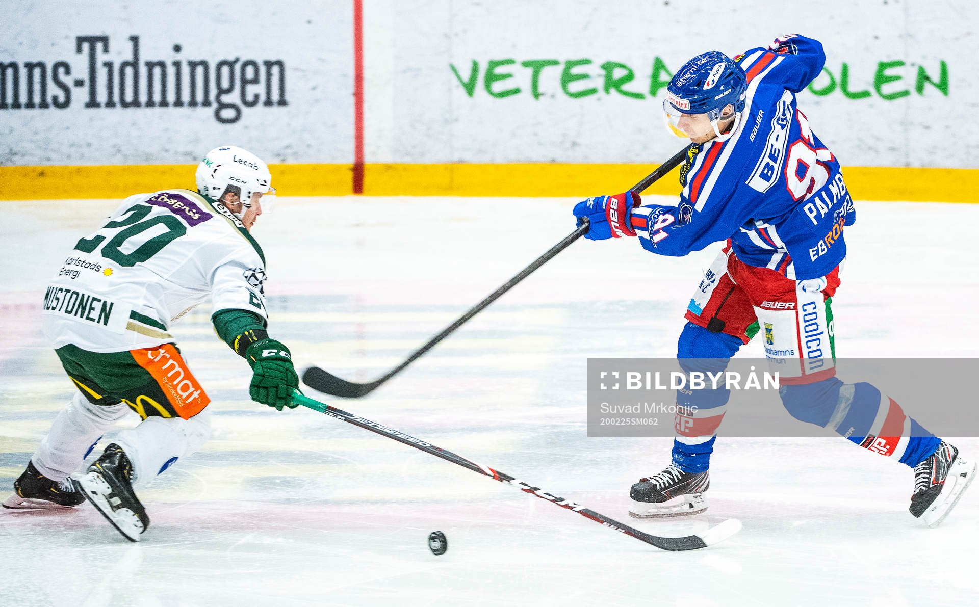 Oskarshamns Rickard Palmberg och Färjestads Aleksi Mustonen