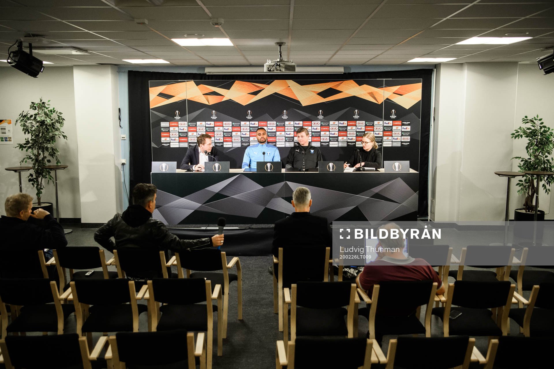 Isaac Kiese Thelin and Jon Dahl Tomasson, head coach, at a