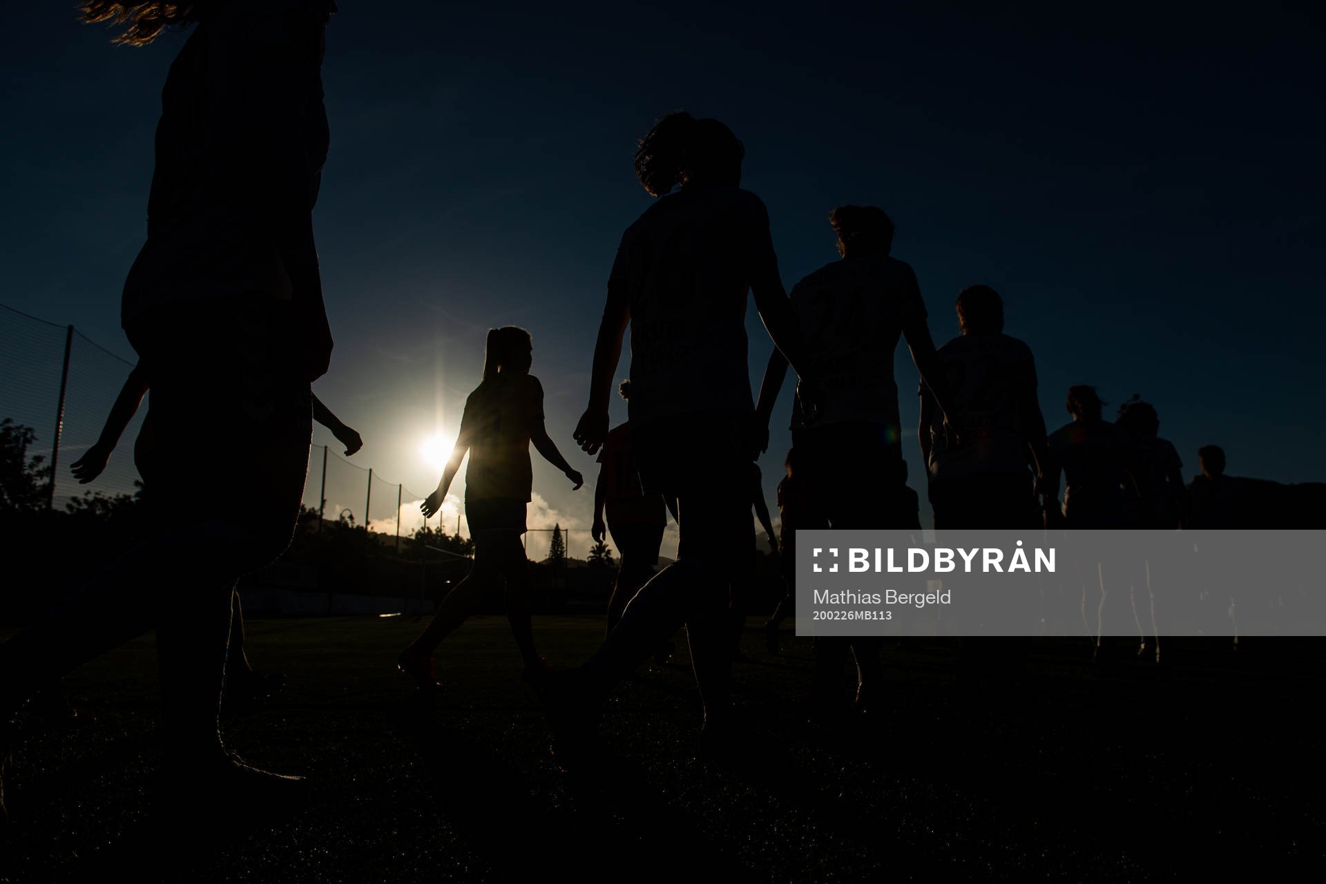 The players enter the pitch