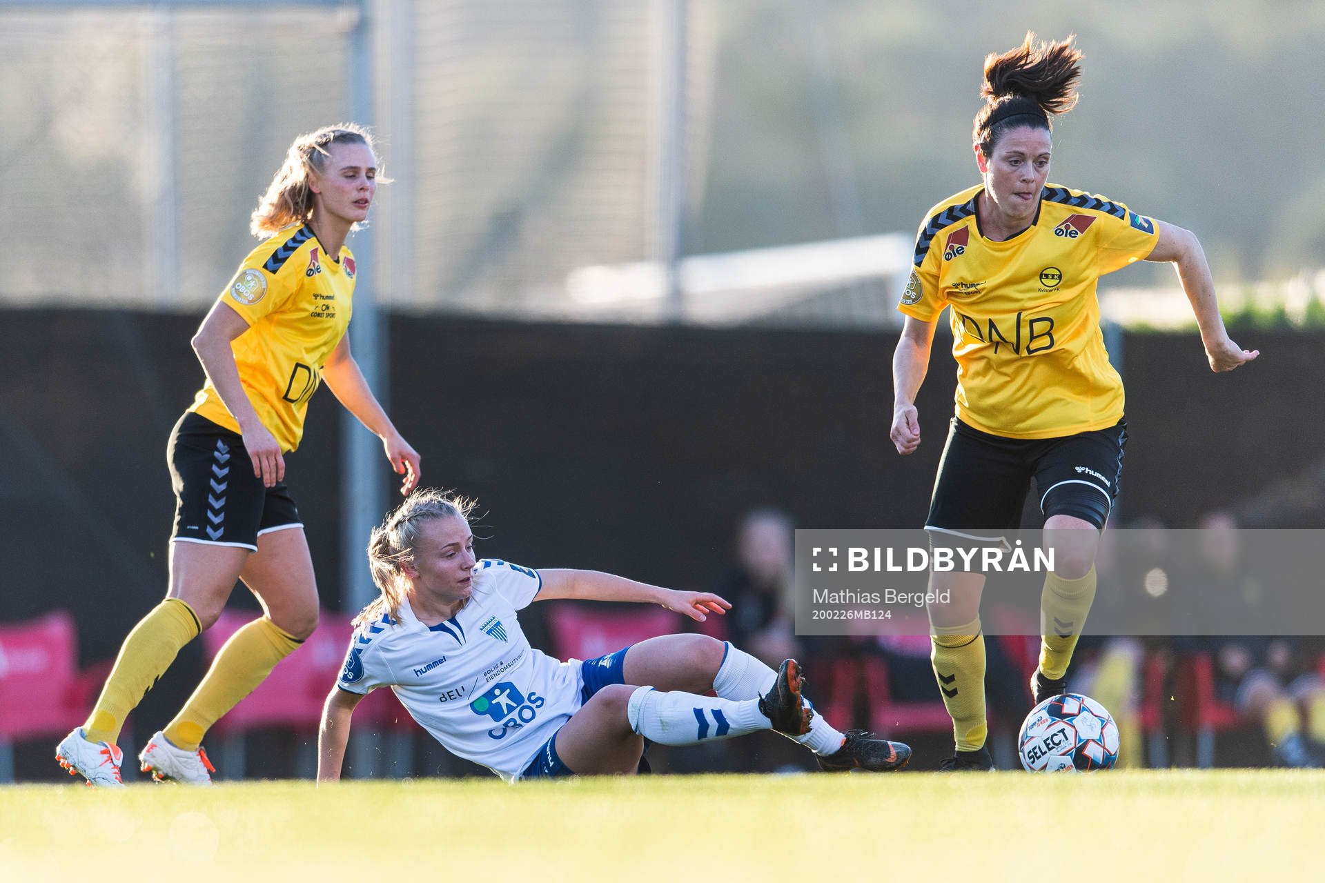 Nora Eide Lie and Isabell Bachor of LSK Kvinner against