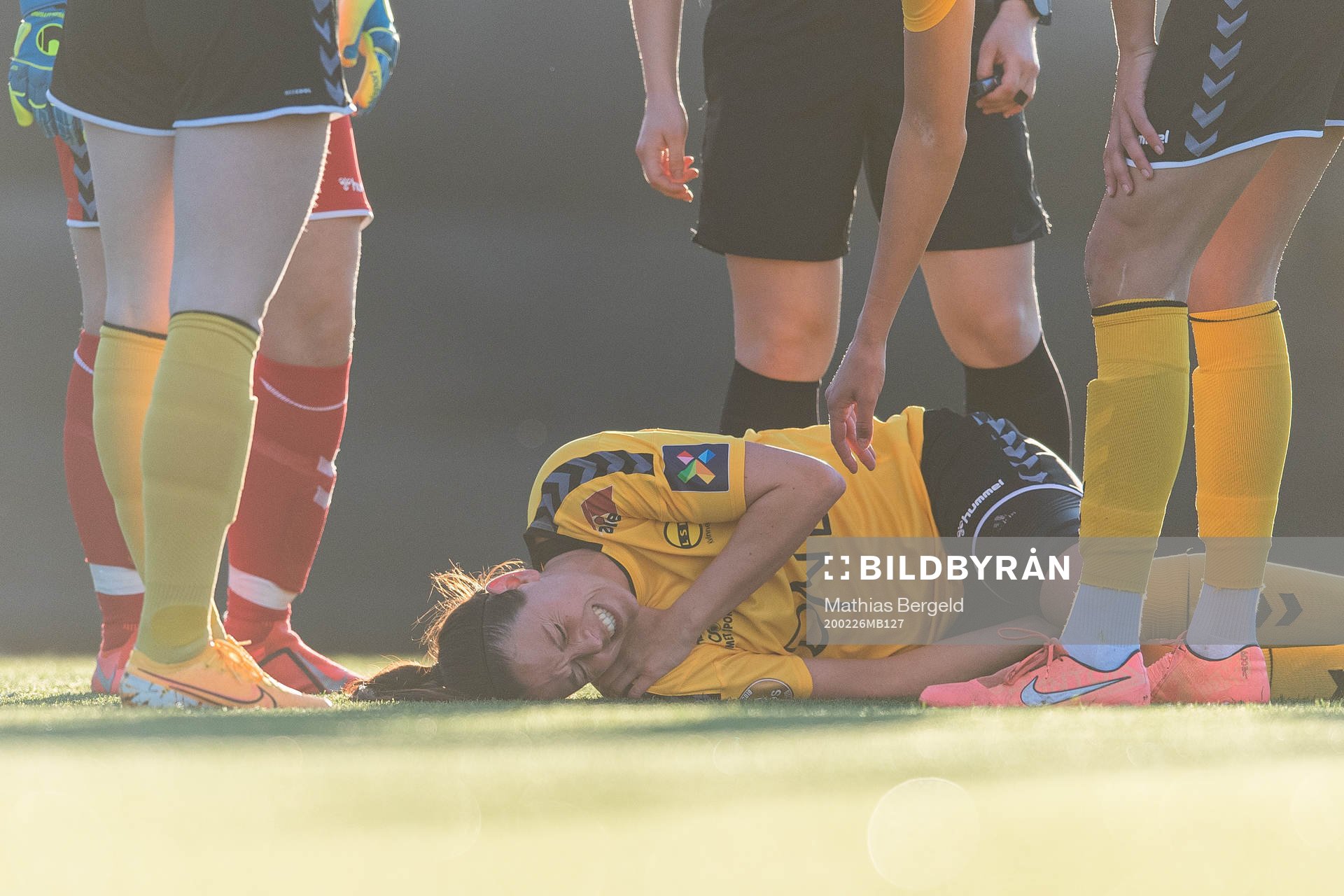 Isabell Bachor of LSK Kvinner in pain