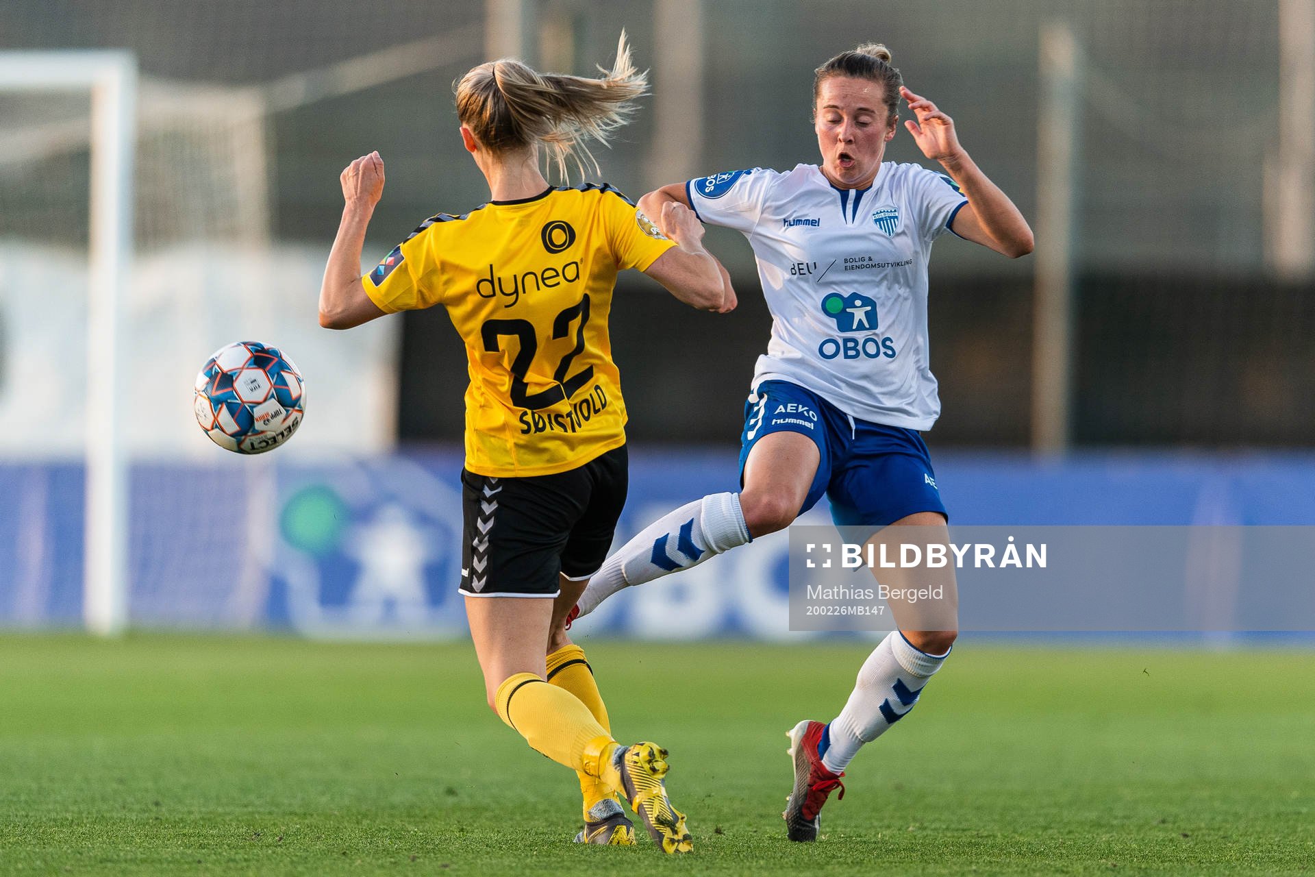 Anja Sønstevold of LSK Kvinner and Johanne Fridlund of