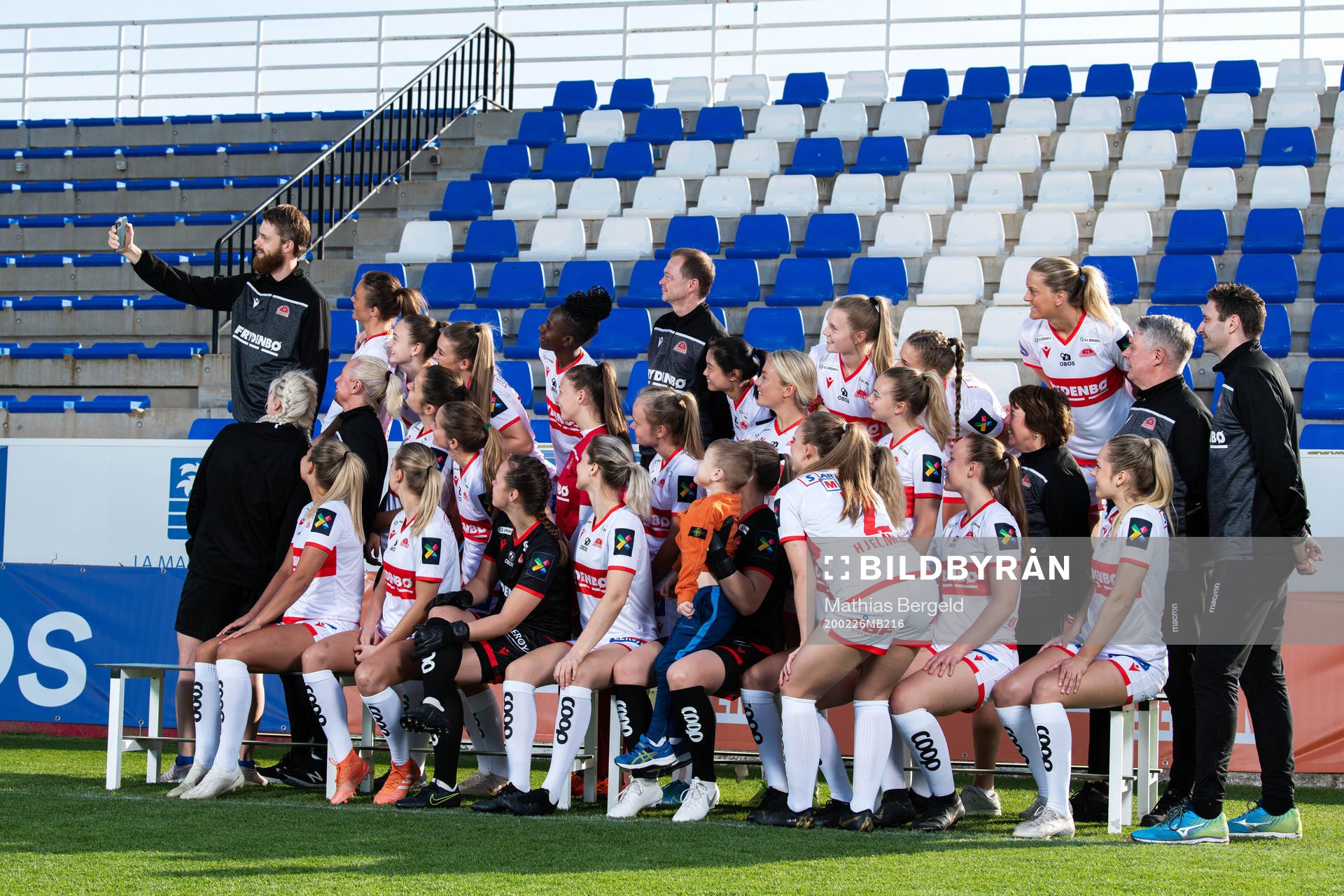 Thomas Lyngbø, assistant coach of Sandviken, takes a team