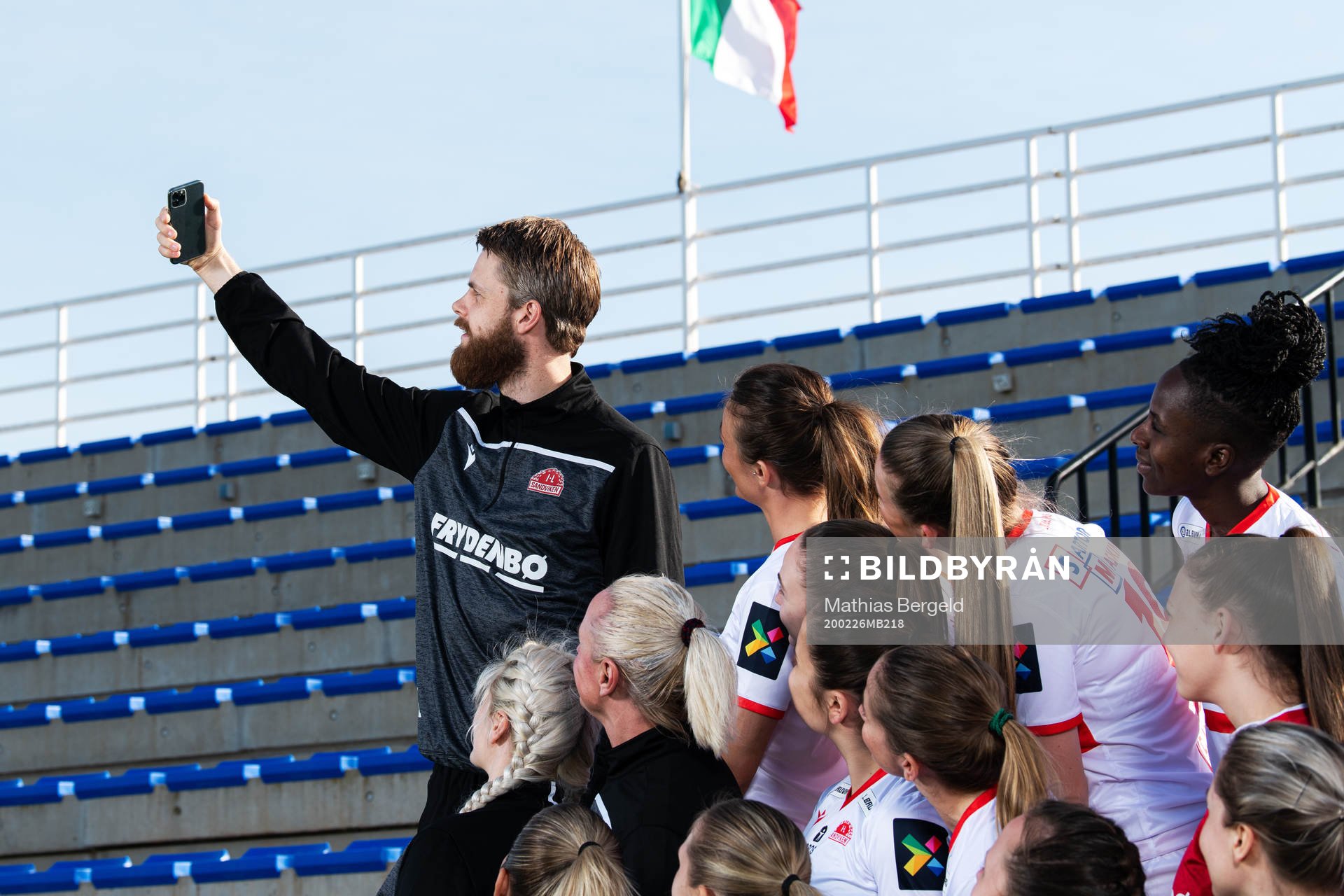 Thomas Lyngbø, assistant coach of Sandviken, takes a team