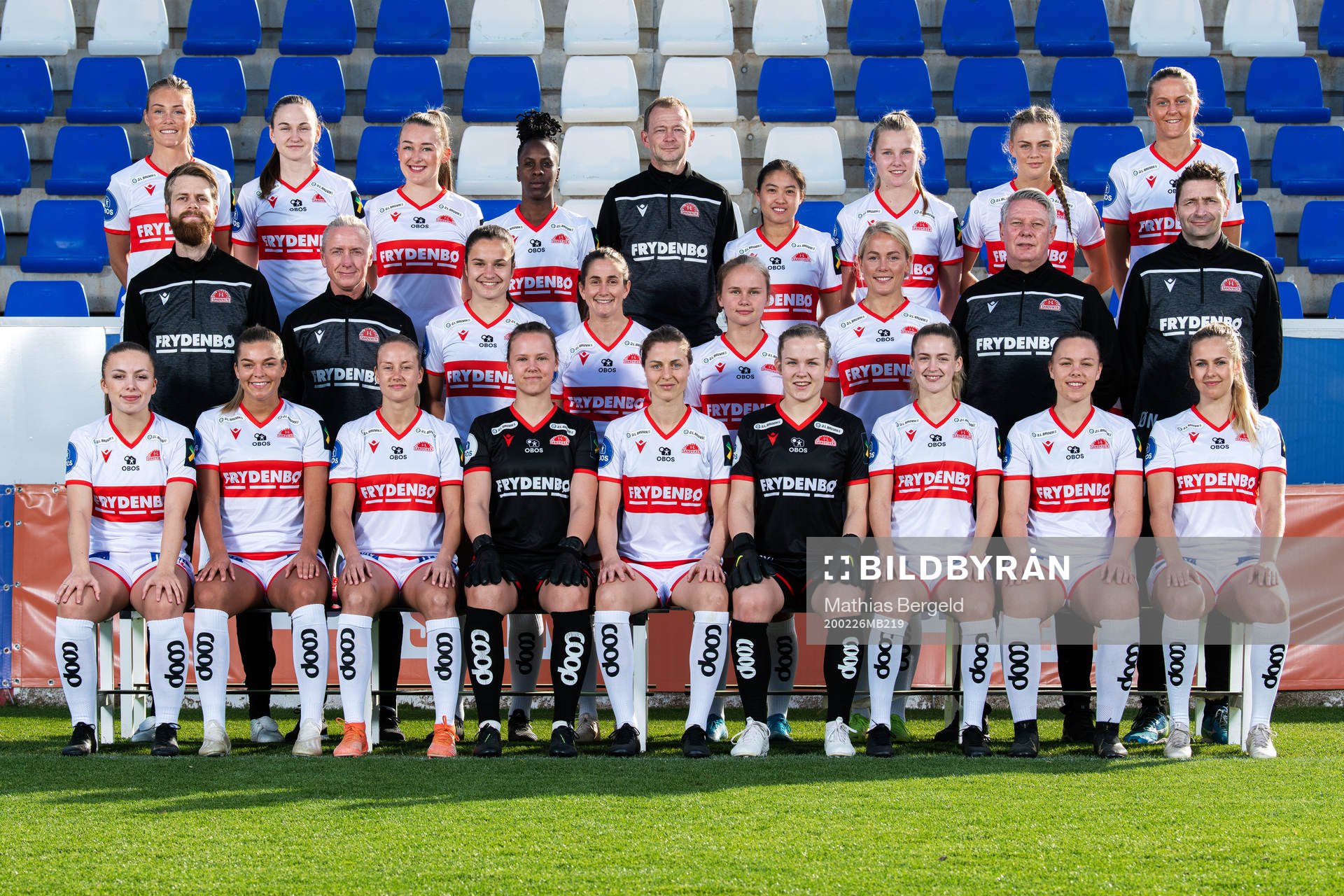 Sandviken pose for a team photo