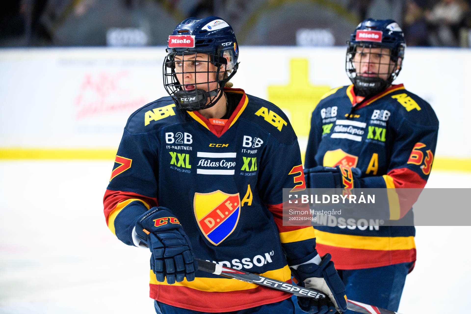 Djurgårdens Josefine Holmgren och Josefin Jakobsen