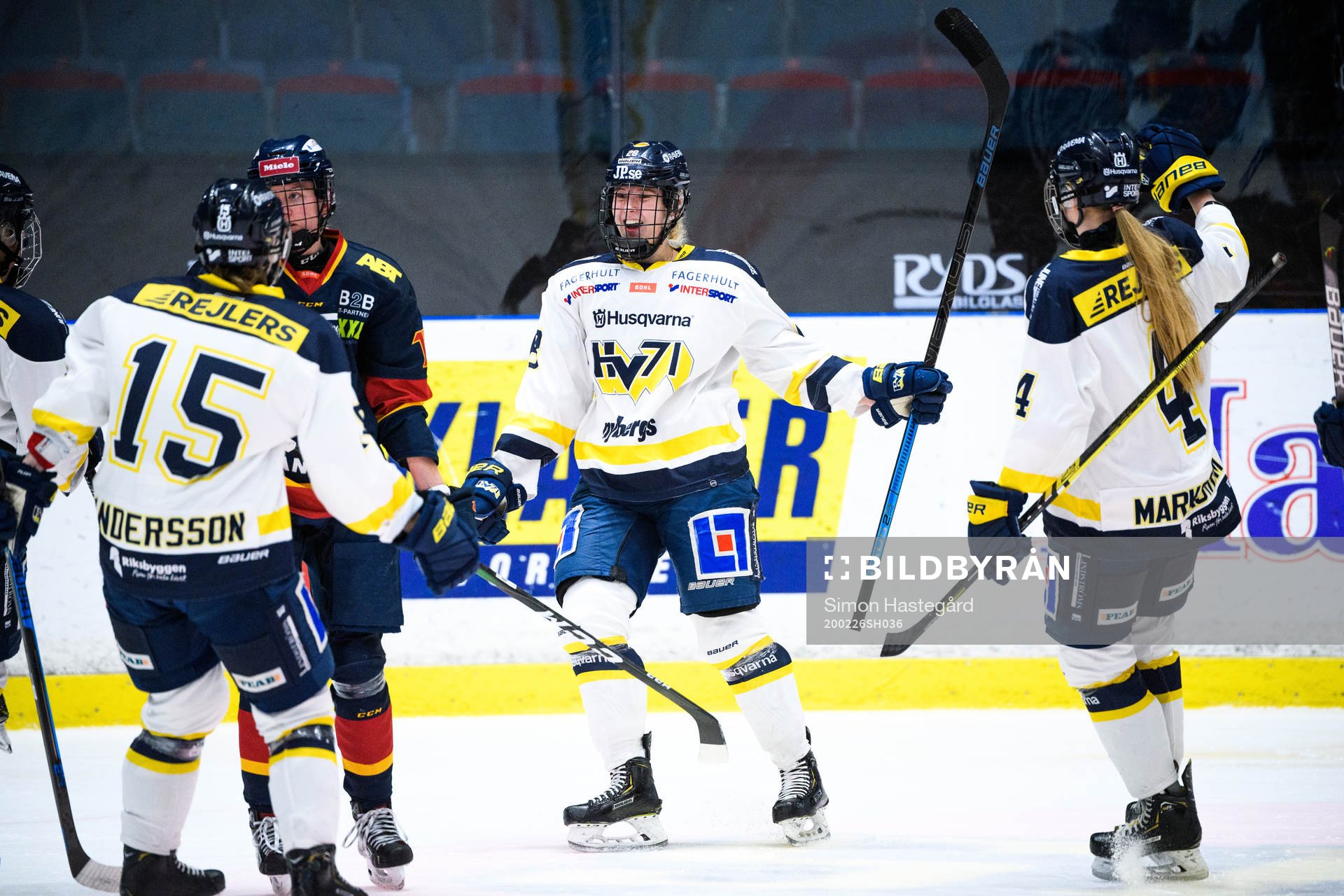 s Jenny Antonsson jublar