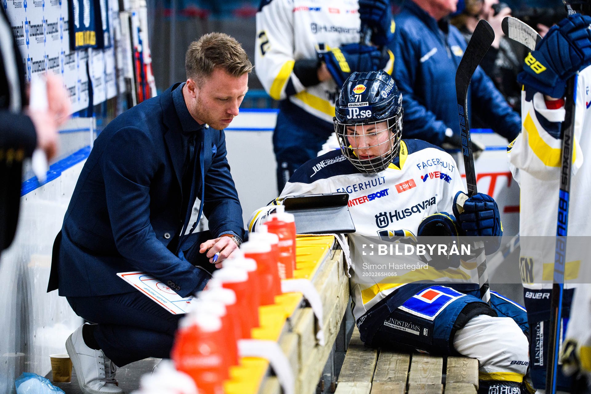 s tränare Joakim Engström i samtal med Anna Kjellbin