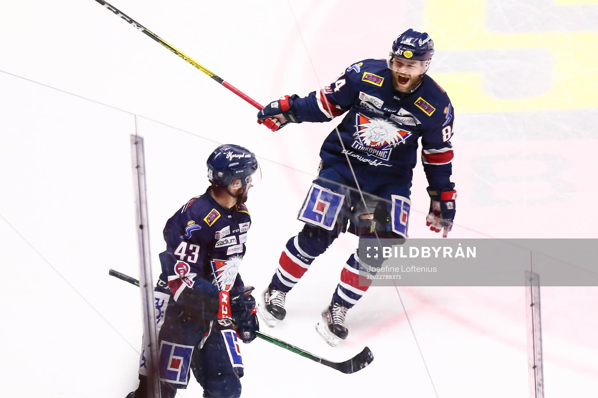 Linköpings Jimmy Andersson jublar med Nichlas Hardt