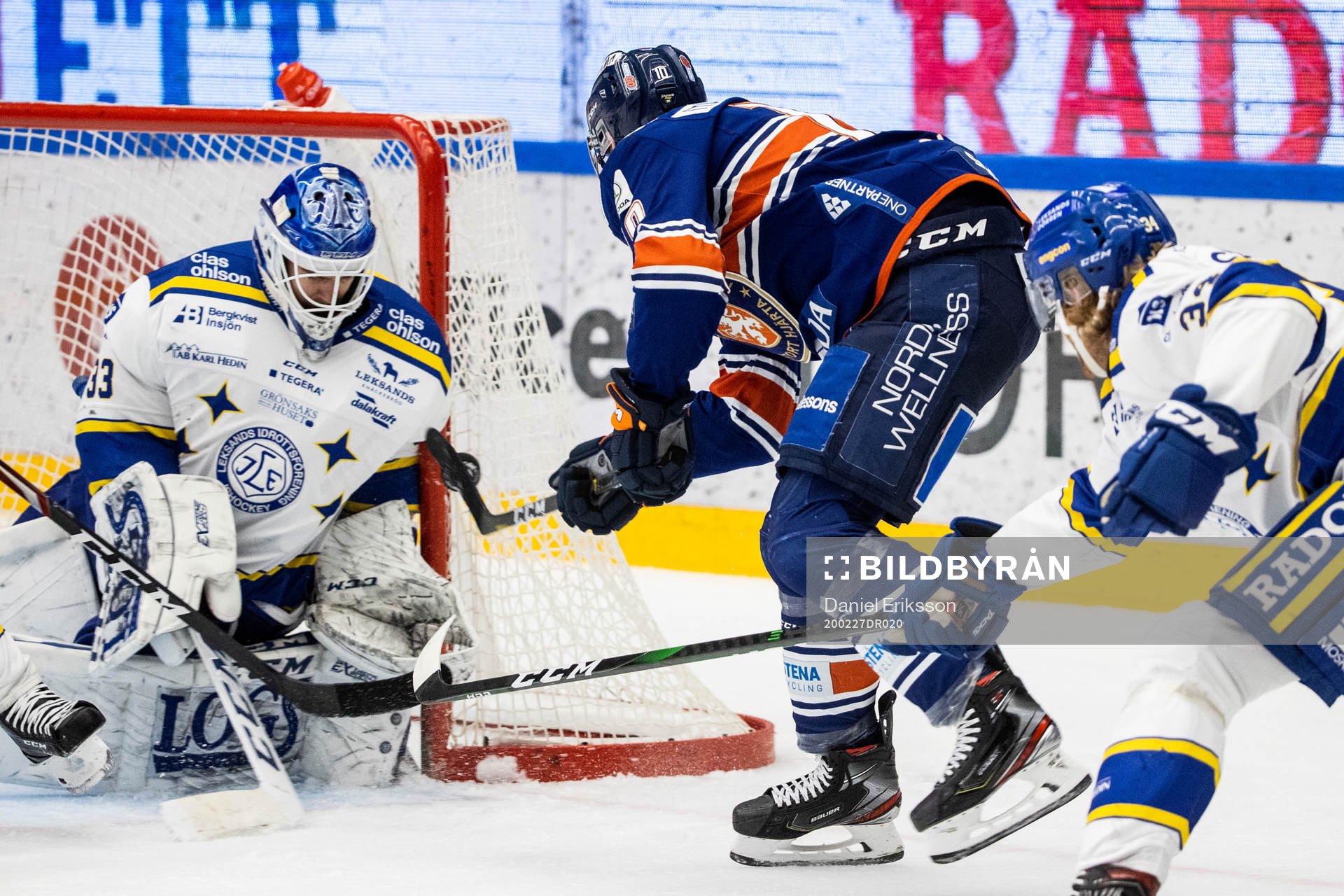 Leksands målvakt Axel Brage och Växjös Richard Gynge