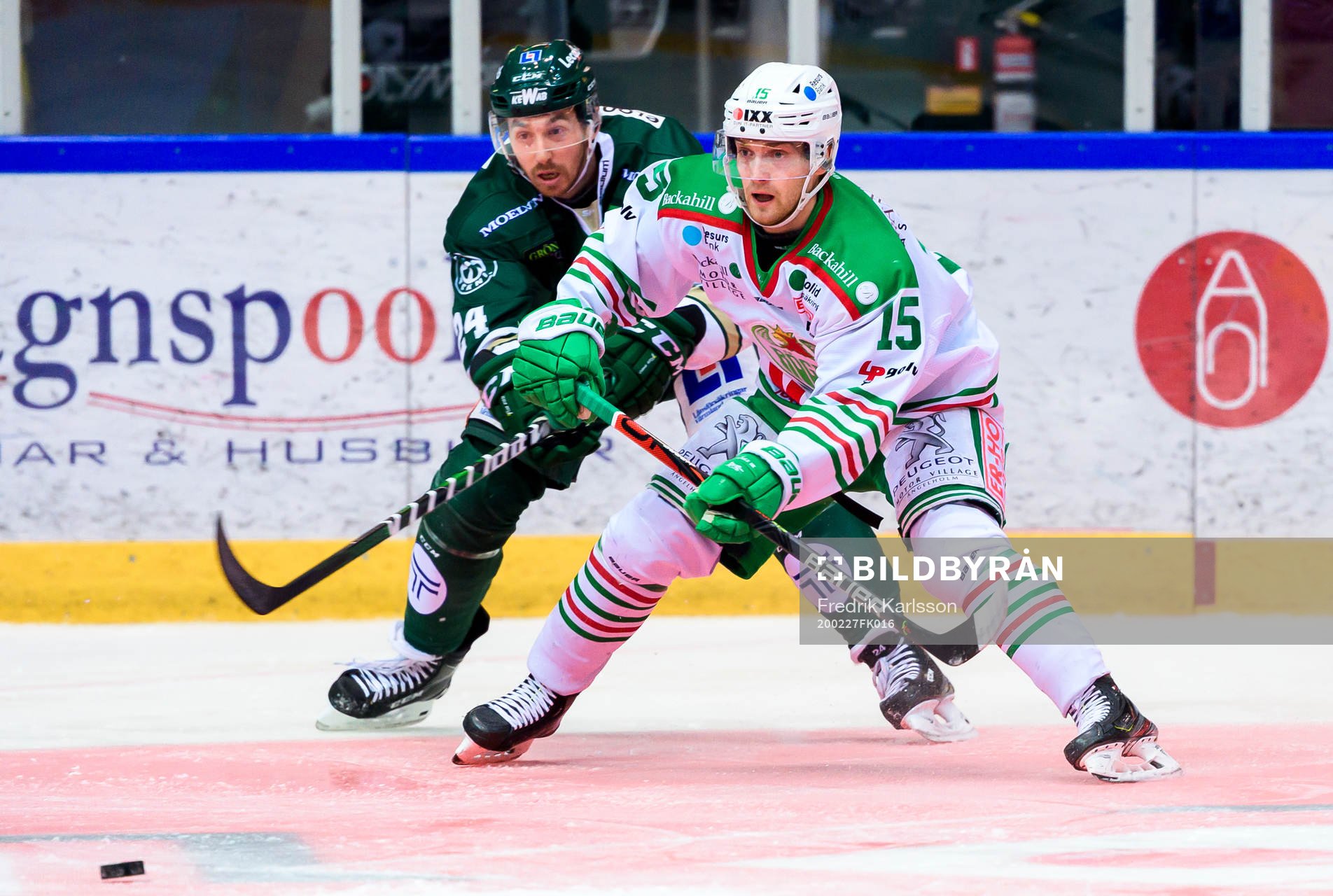 Färjestads Jonathon Blum och Rögles Simon Ryfors