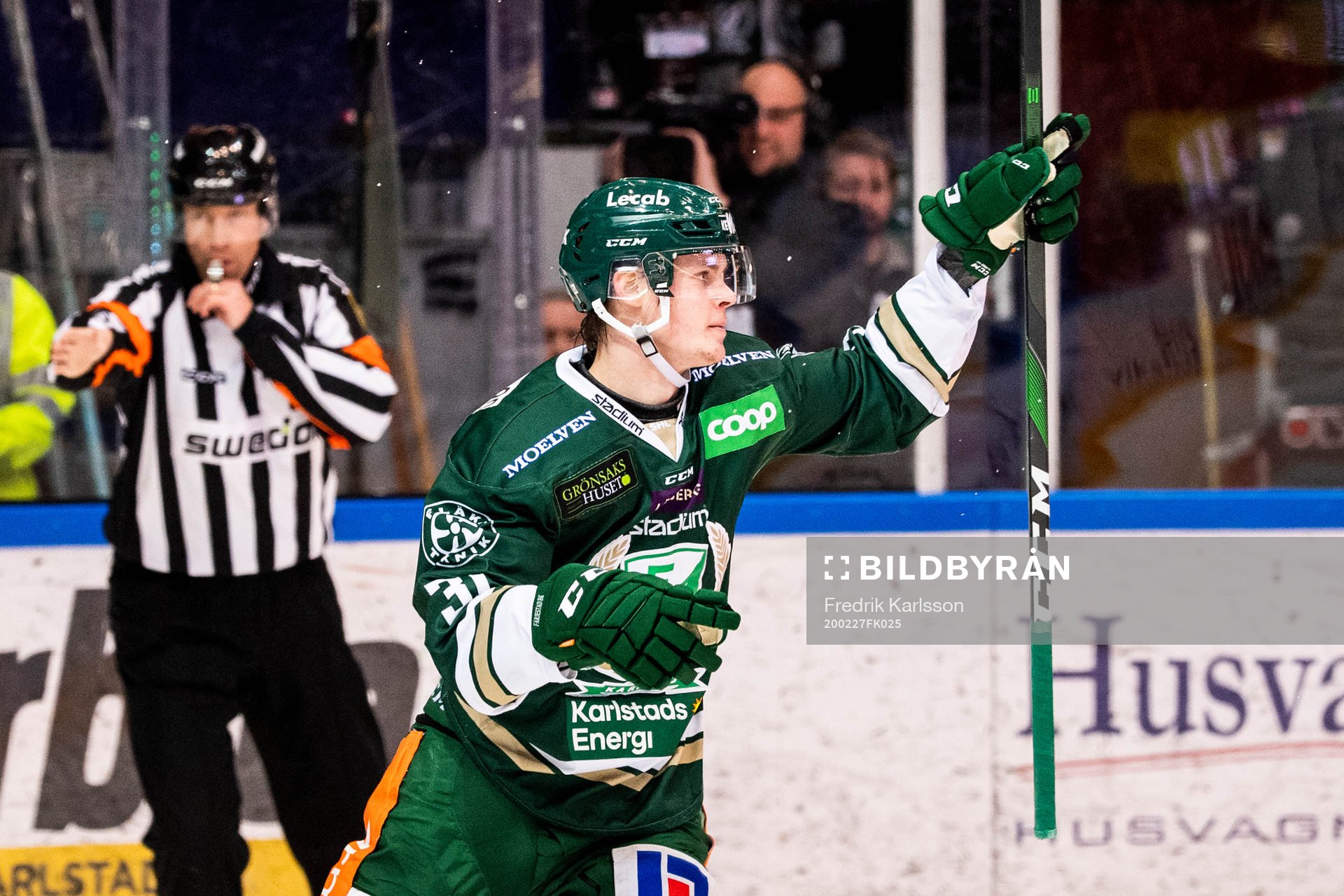 Färjestads Carl Jakobsson jublar