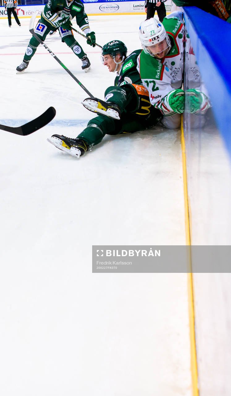 Färjestads Oskar Bäck och Rögles Daniel Zaar