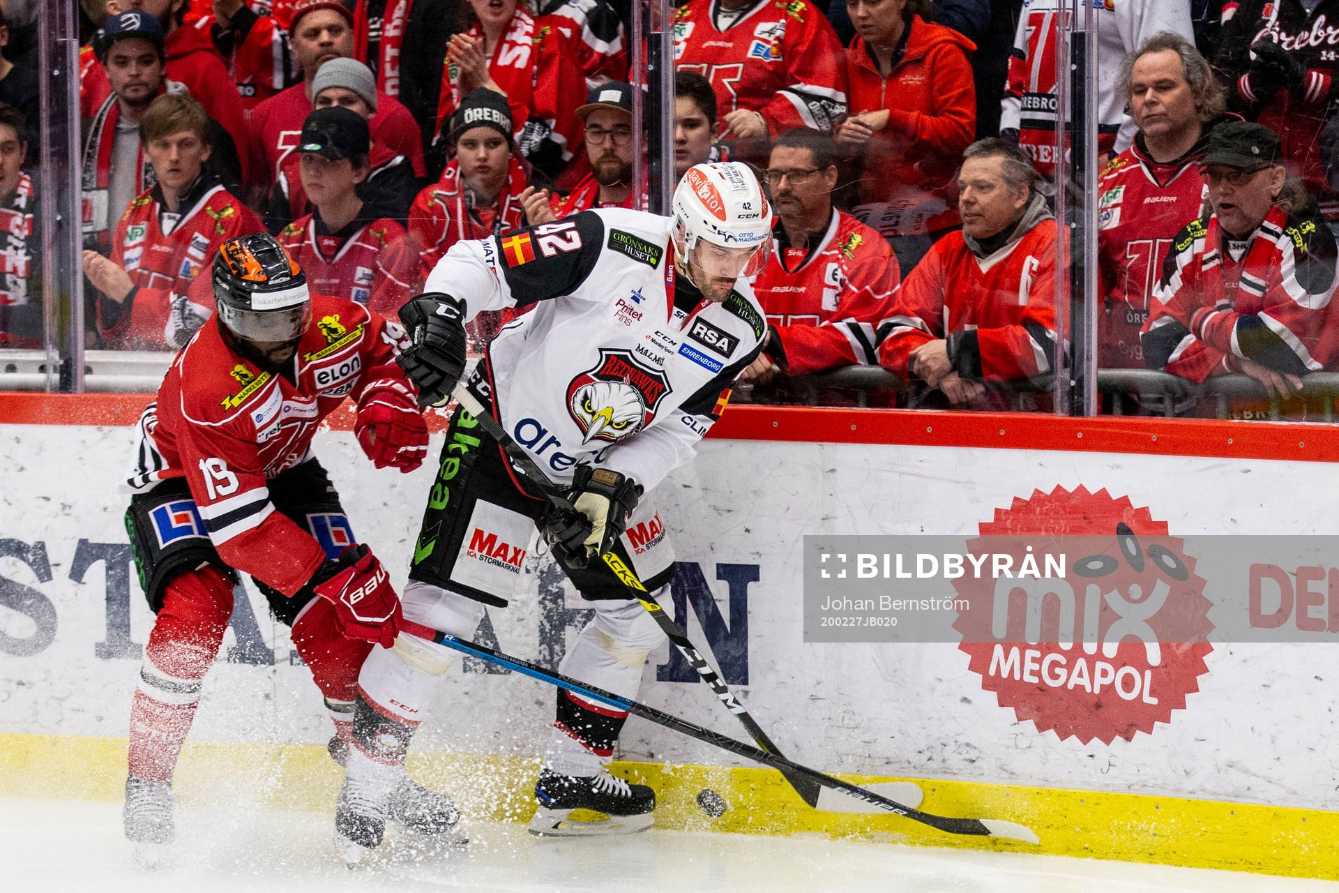 Örebros Daniel Muzito Bagenda och Malmö Redhawks Niklas