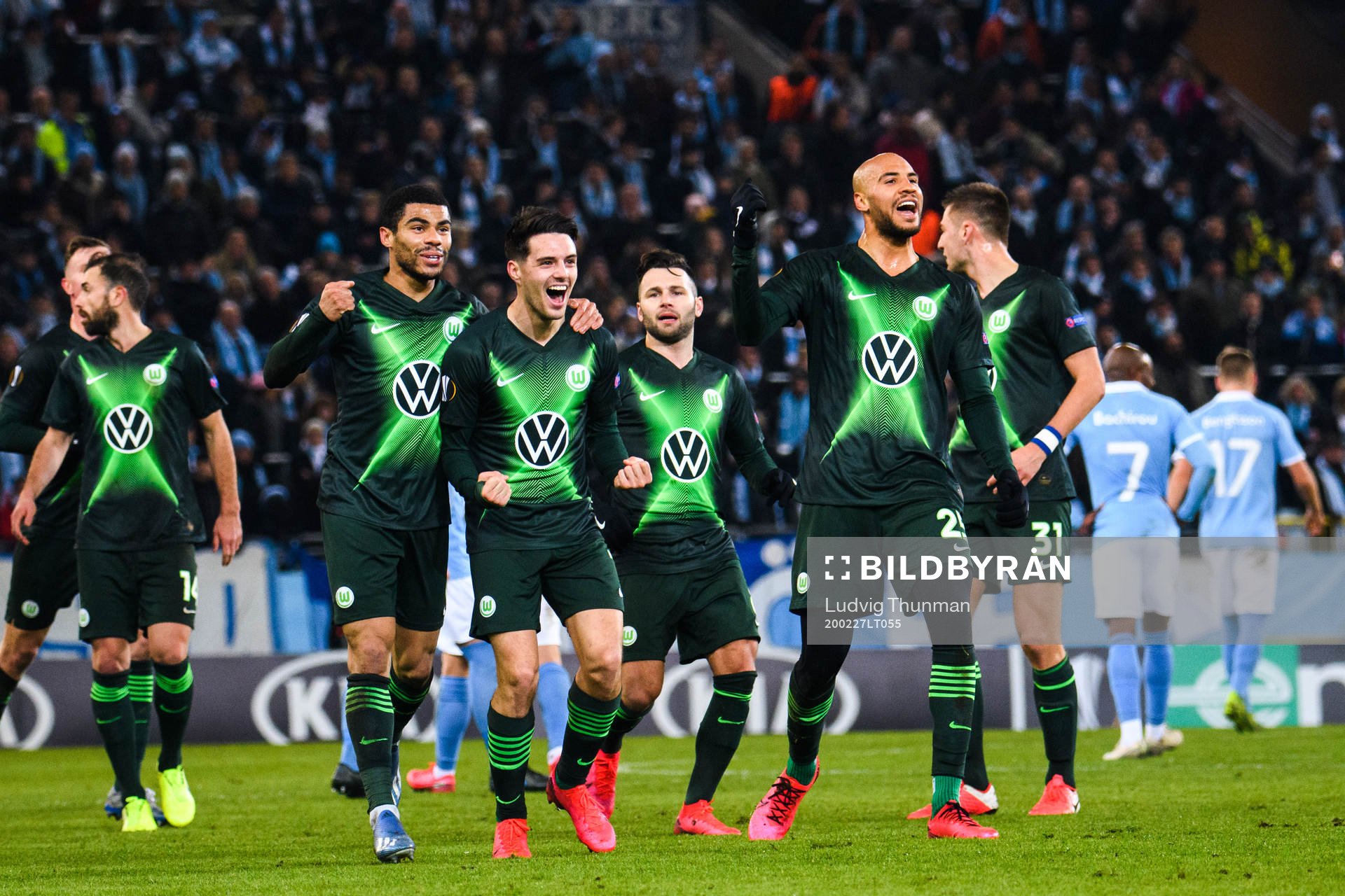Players of Wolfsburg celebrate the 0-1 goal