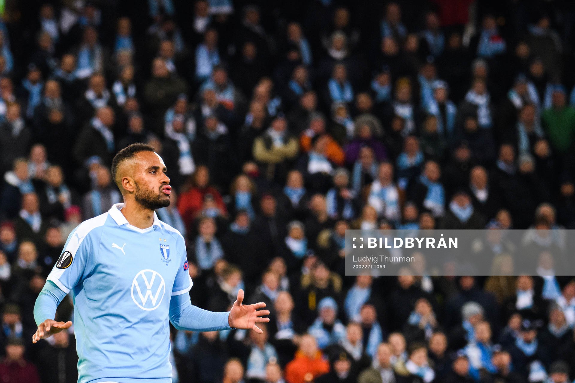 Isaac Kiese Thelin of Malmö FF looks dejected