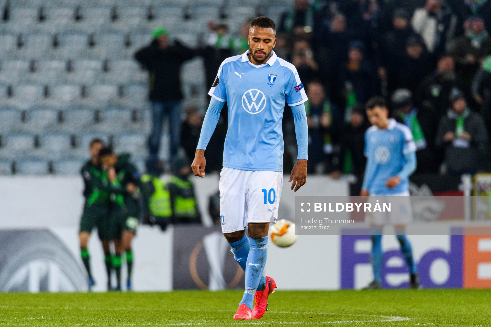 Isaac Kiese Thelin of Malmö FF looks dejected