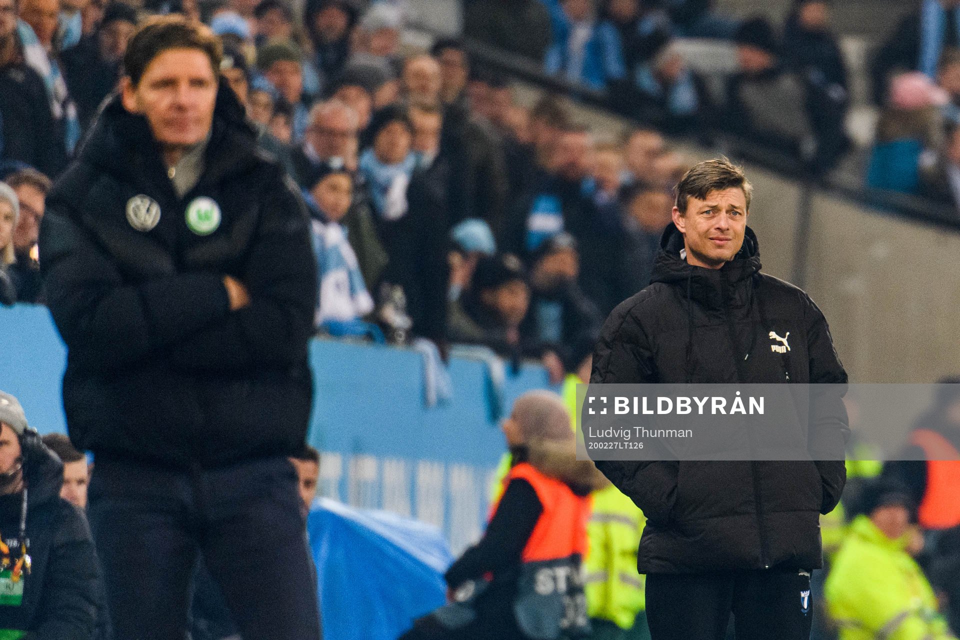 Oliver Glasner, head coach of Wolfsburg and Jon Dahl
