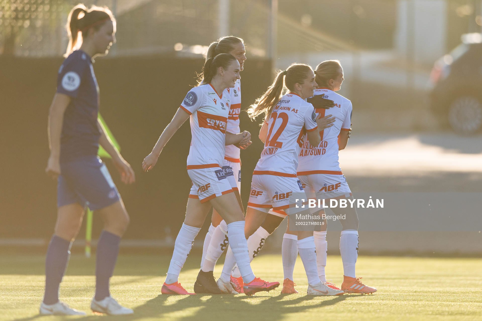 Maria Brochmann celebrates with Vilde Hasund, Ingrid Ryland