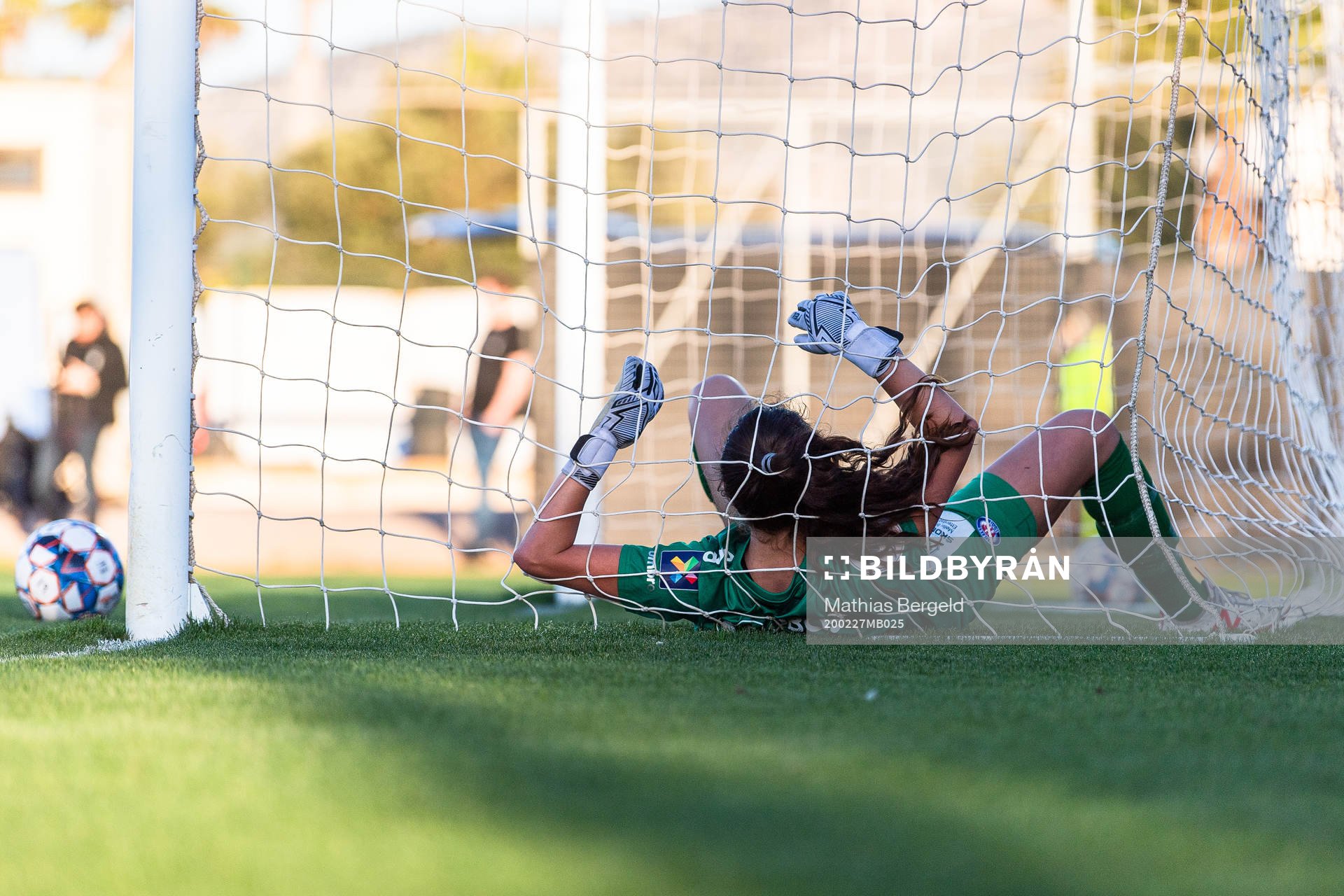 Goalkeeper Hannah Seabert of Vålerenga looks dejected