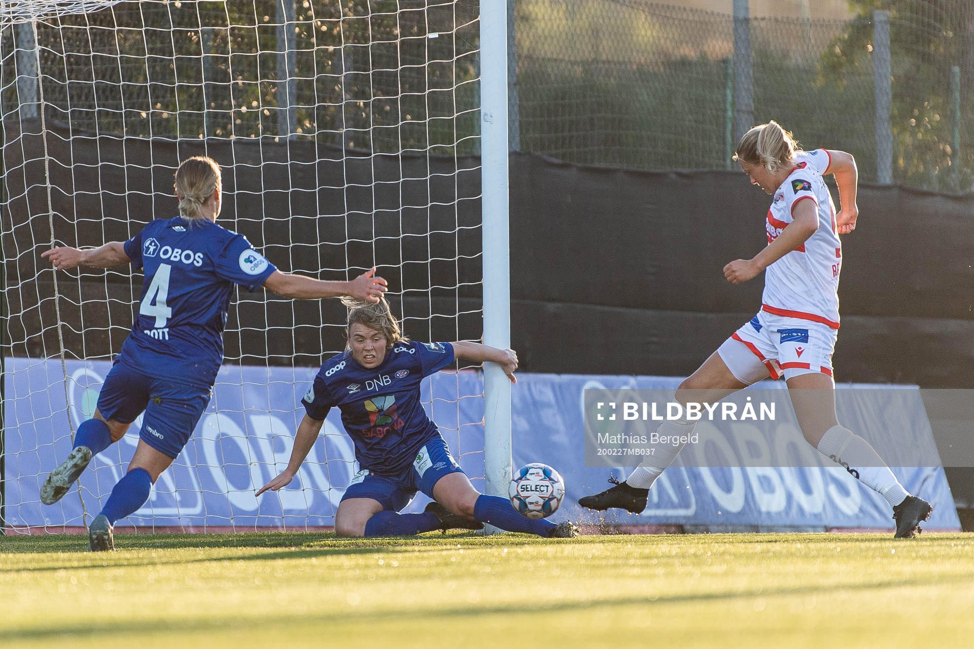Maria Brochmann of Sandviken scores 2-0 behind Catherine