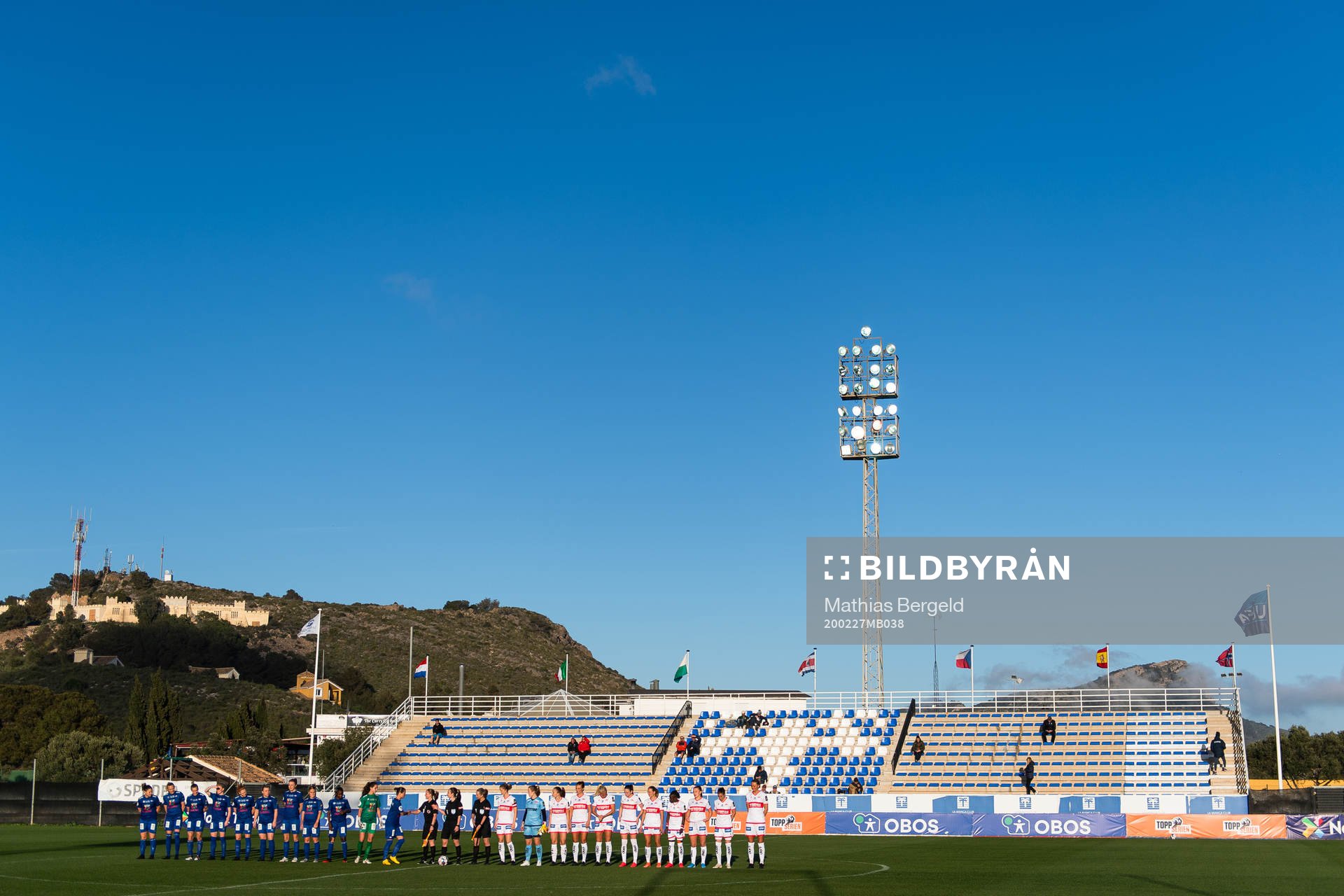 The teams are lined up