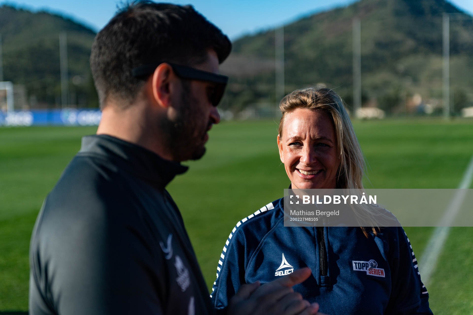 Remi Natvik, head coach of Arna-Bjørnar, talks to Hege Jørgensen, manager Toppfotball Kvinner, during a pre-season friendly football match between Arna-Bjørnar and Rosenborg on February 27, 2020 in La Manga.