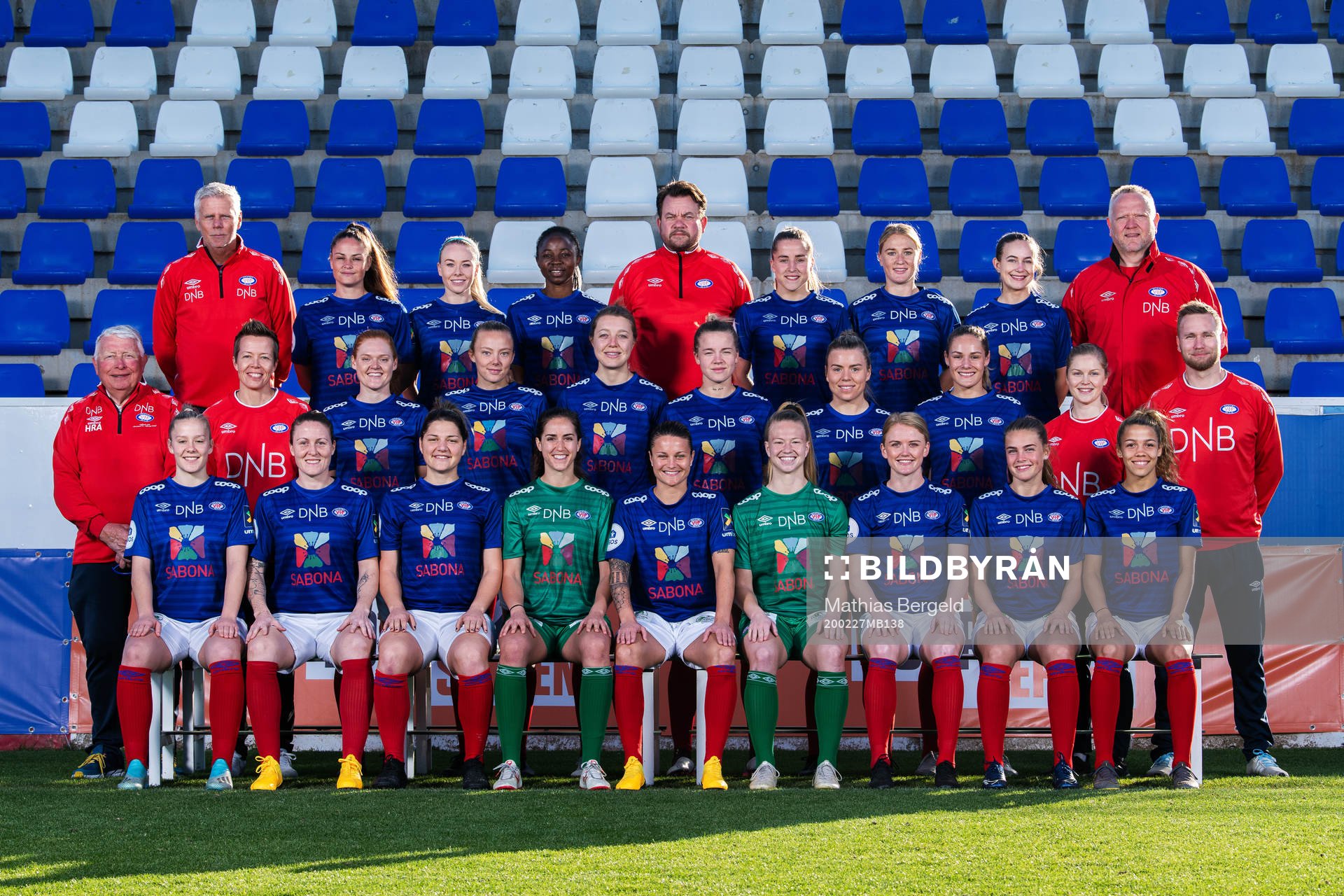 Vålerenga poses for a team photo on February 27, 2020 in La Manga. Top row from the left: Assistant coach Raymond Mikkelsen, Ina Skaug, Tina D. Konradsen, Ajara Nchout Njoya, head coach Jack Majgaard Jensen, Sigrid Heien Hansen, Catherine Joan Bott, Tine Celine Karstensen and goalkeeper coach Ken E. Nilsen. Middle row: Henning Aamodt, menatl coach Marianne Pettersen, Stine Ballisager Pedersen, Synne Sofie Kinden Jensen, Maruschka Waldus, Marie Dølvik Markussen, Ingibjörg Sigurdardóttir, Andrine Tomter, physio Helene Davidsen Moa and Stian Tjærnås Dahl. Bottom row: Emilie Libakken Østerås, Isabell Herlovsen, Dejana Stefanovic, goalkeeper Hannah Seabert, Sherida Spitse, goalkeeper Jalen Tompkins, Rikke Marie Madsen, Mia Huse and Celin Bizet Ildhusøy. Editors note: This picture has been retouched.