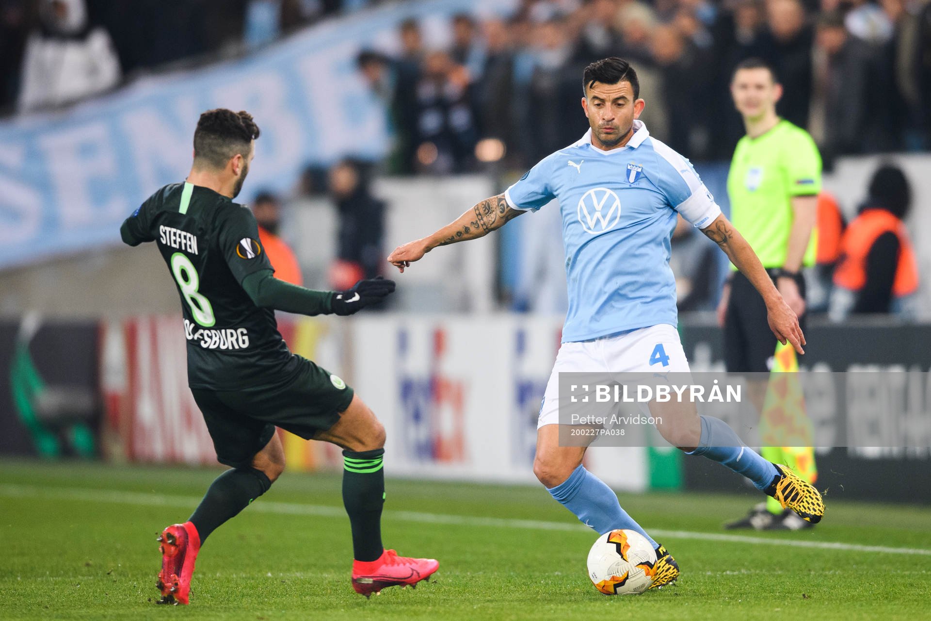 Behrang Safari of Malmö FF and Renato Steffen of Wolfsburg