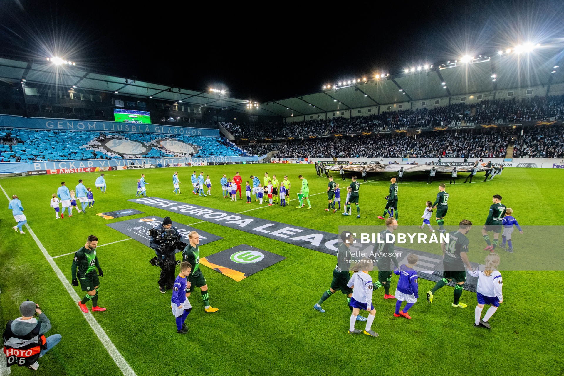The players make their entrance